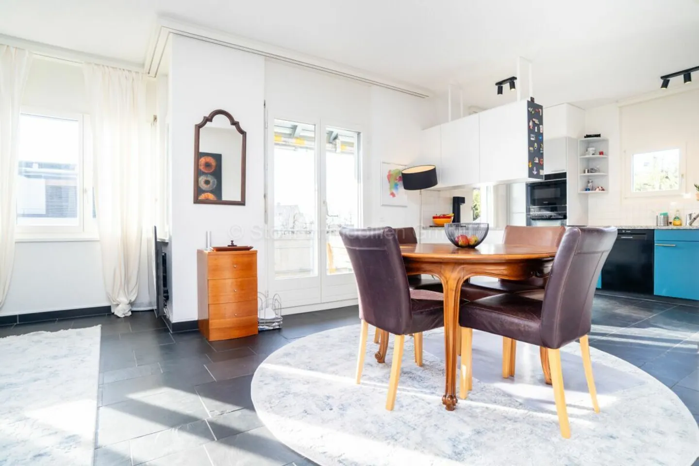Stylish 6.5-room maisonette apartment with studio in a great location - Photo 2 of 21