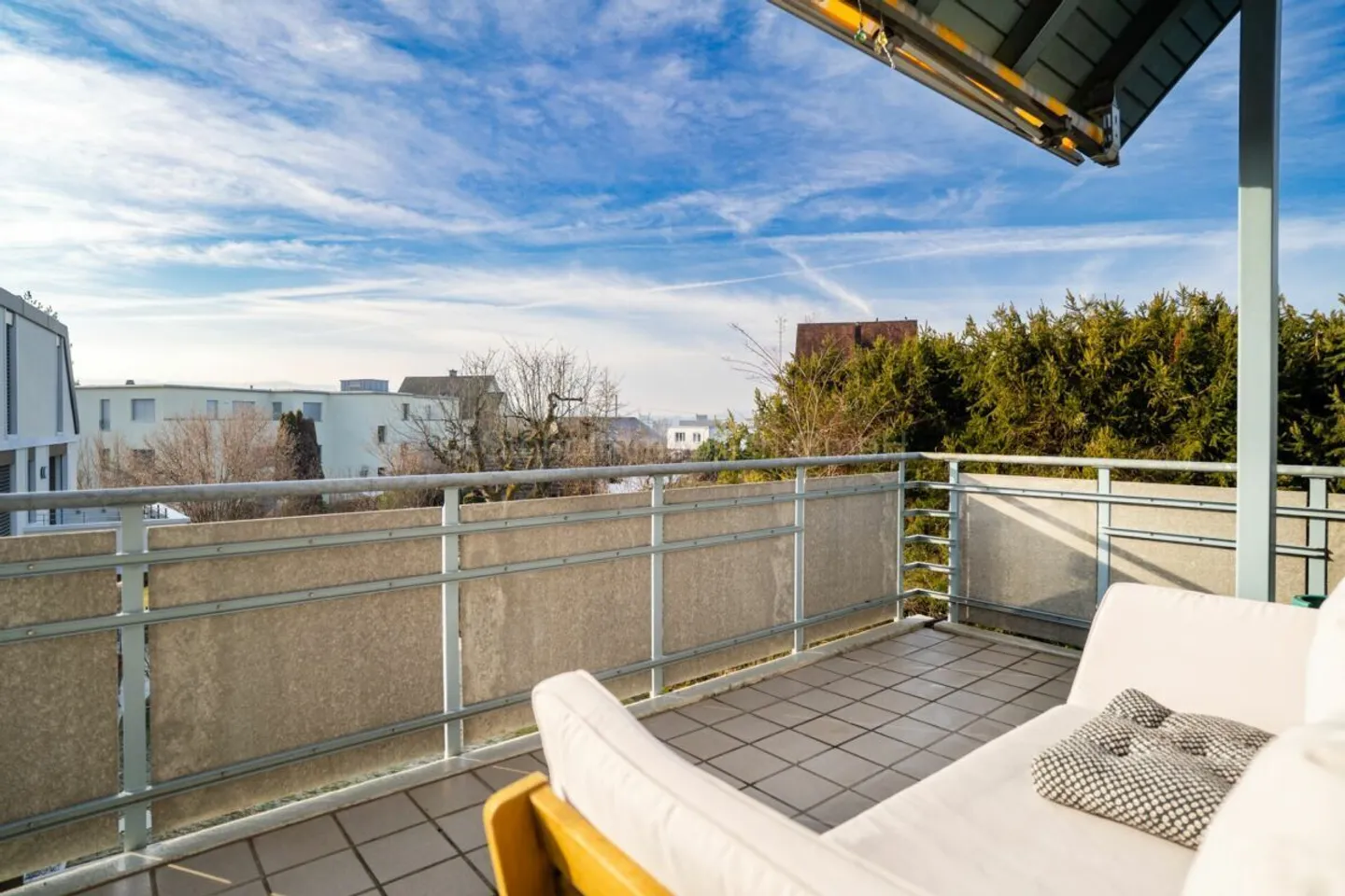 Stylish 6.5-room maisonette apartment with studio in a great location - Photo 4 of 21