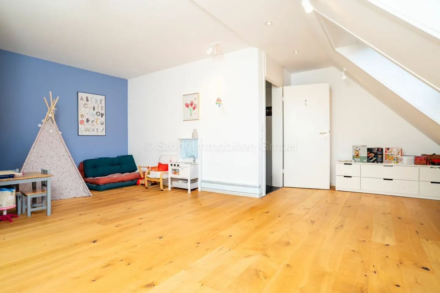 Stylish 6.5-room maisonette apartment with studio in a great location - Photo 18 of 21