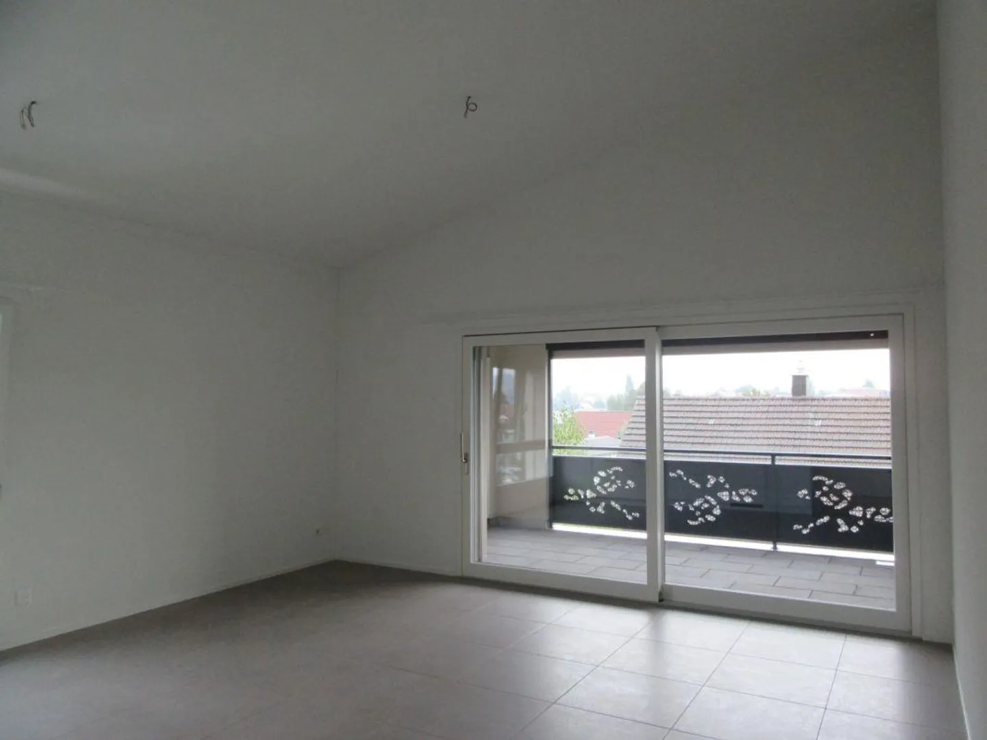 Moderno appartamento di 2,5 stanze nel cuore di Schötz - Foto 5 di 11