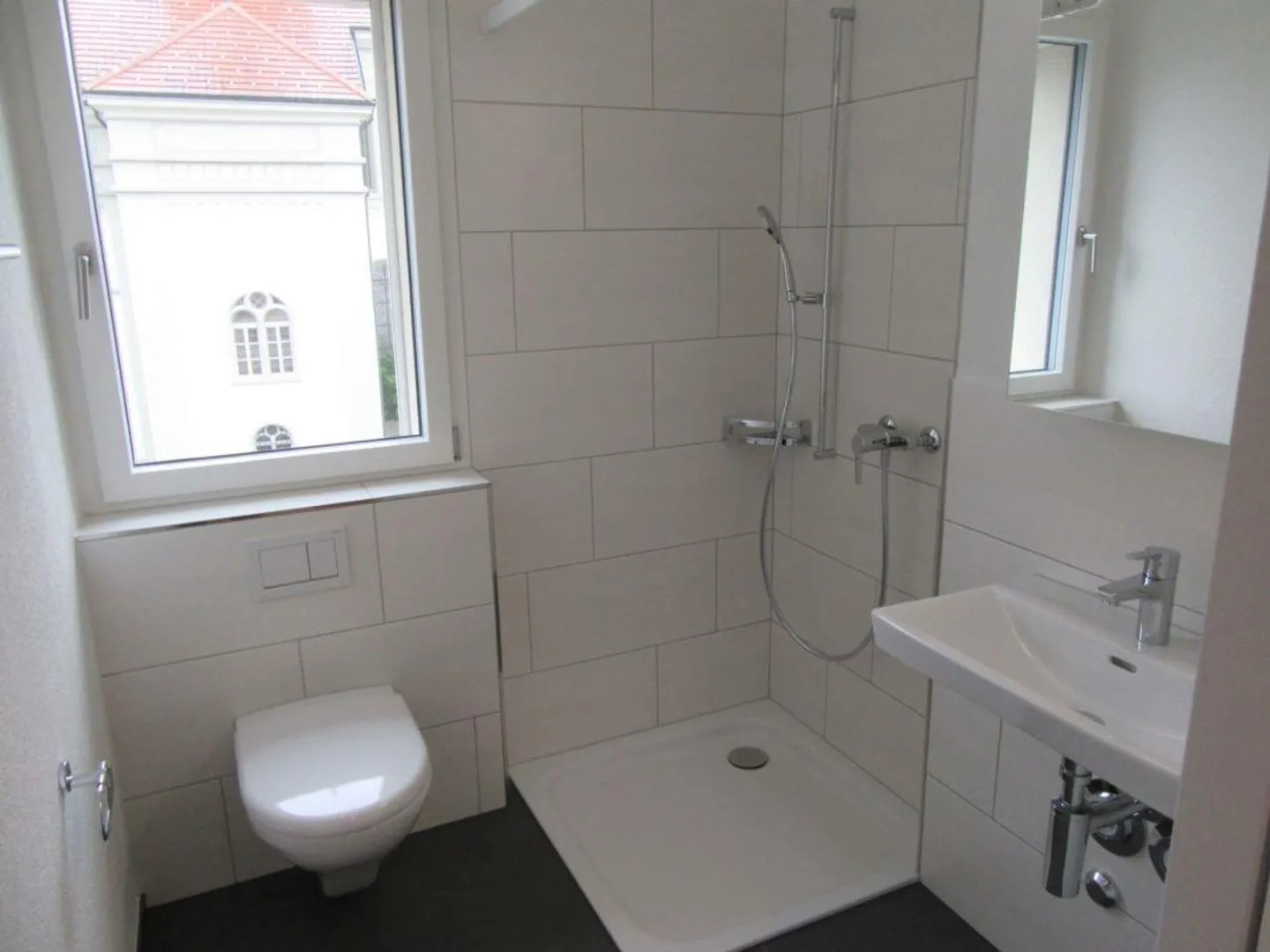 Moderno appartamento di 2,5 stanze nel cuore di Schötz - Foto 8 di 11