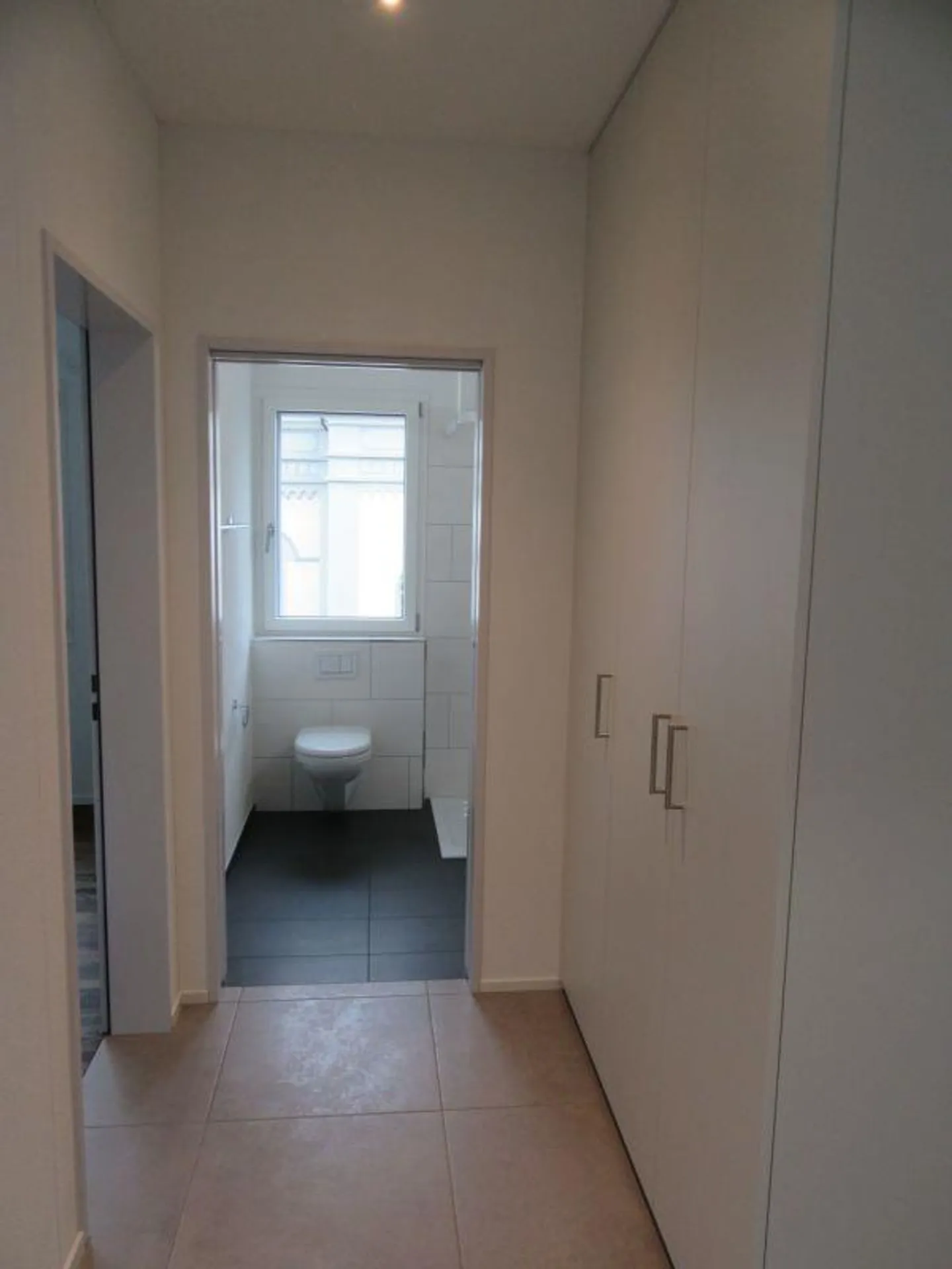 Moderno appartamento di 2,5 stanze nel cuore di Schötz - Foto 9 di 11