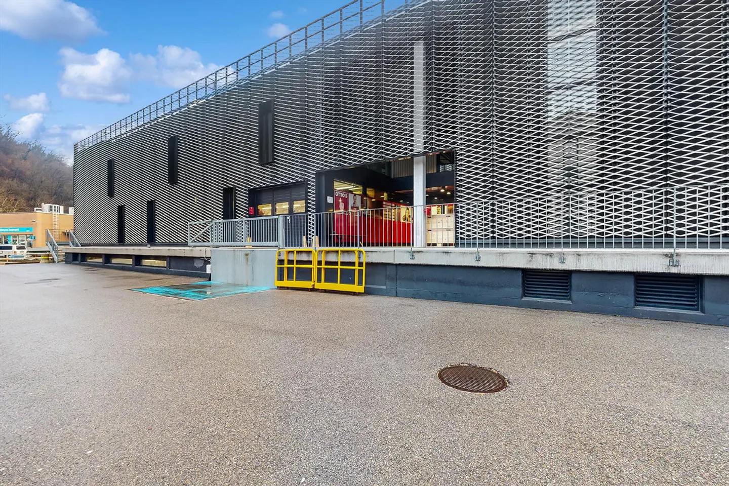 Ampio Spazio Commerciale a Bioggio - Foto 7 di 7