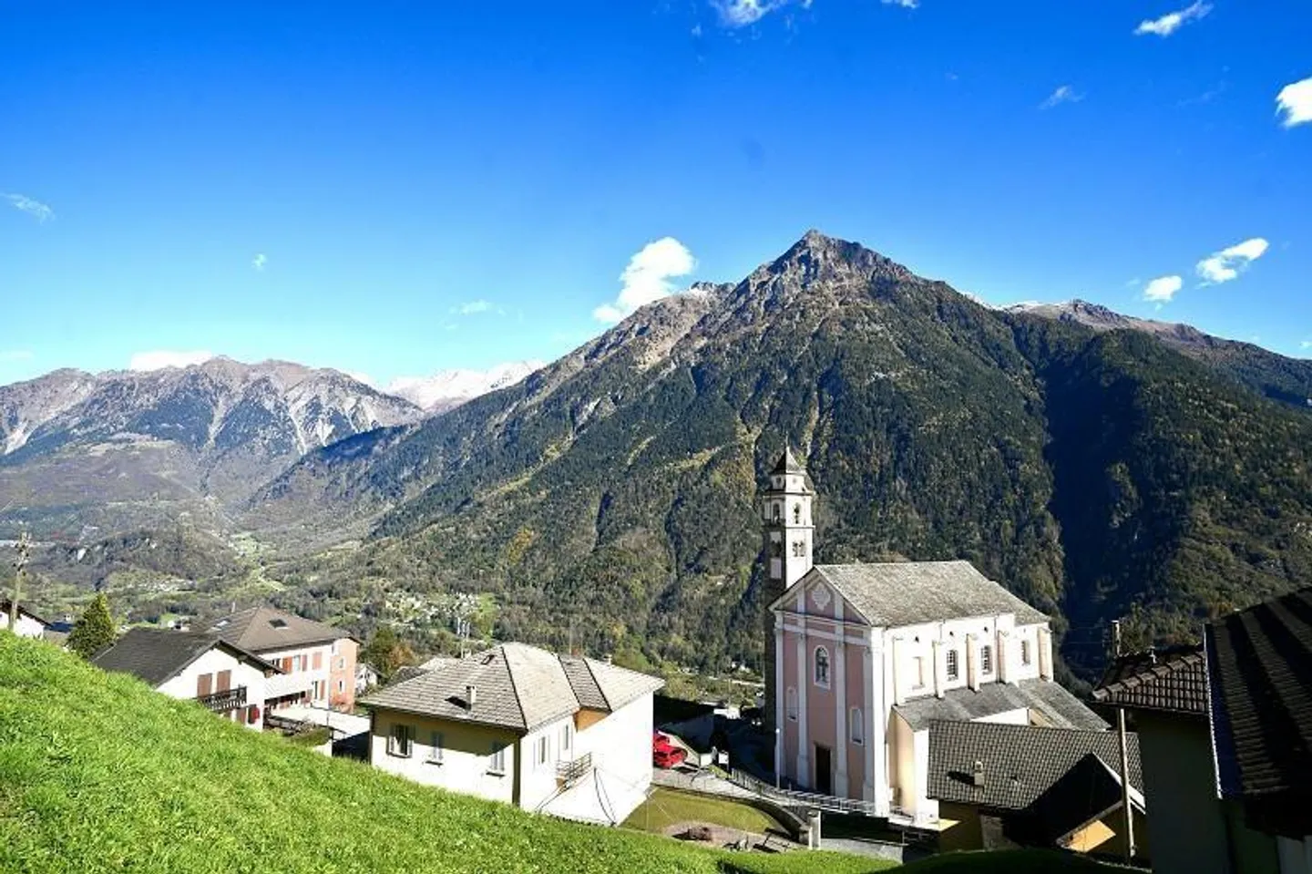 Terrain à bâtir R3 de 786 m2 dans un endroit très calme et ensoleillé avec vue... - Photo 7 sur 13