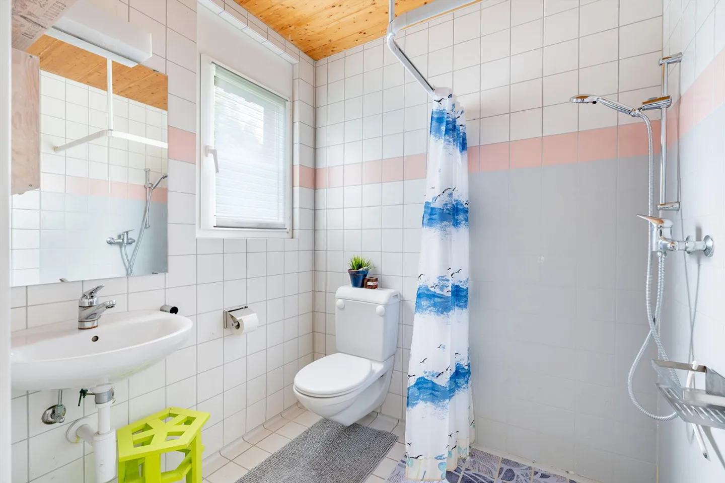Casa unifamiliare indipendente in una posizione tranquilla con grande potenziale - Foto 6 di 10