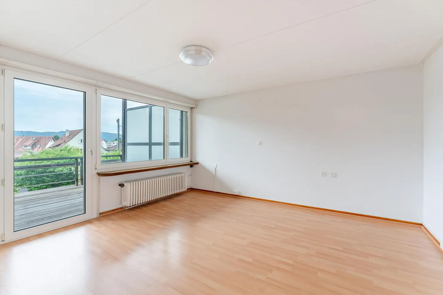 Casa unifamiliare indipendente in una posizione tranquilla con grande potenziale - Foto 8 di 10