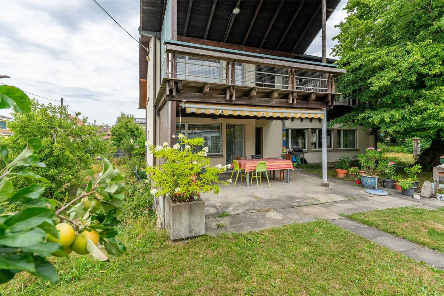 Casa unifamiliare indipendente in una posizione tranquilla con grande potenziale - Foto 3 di 10