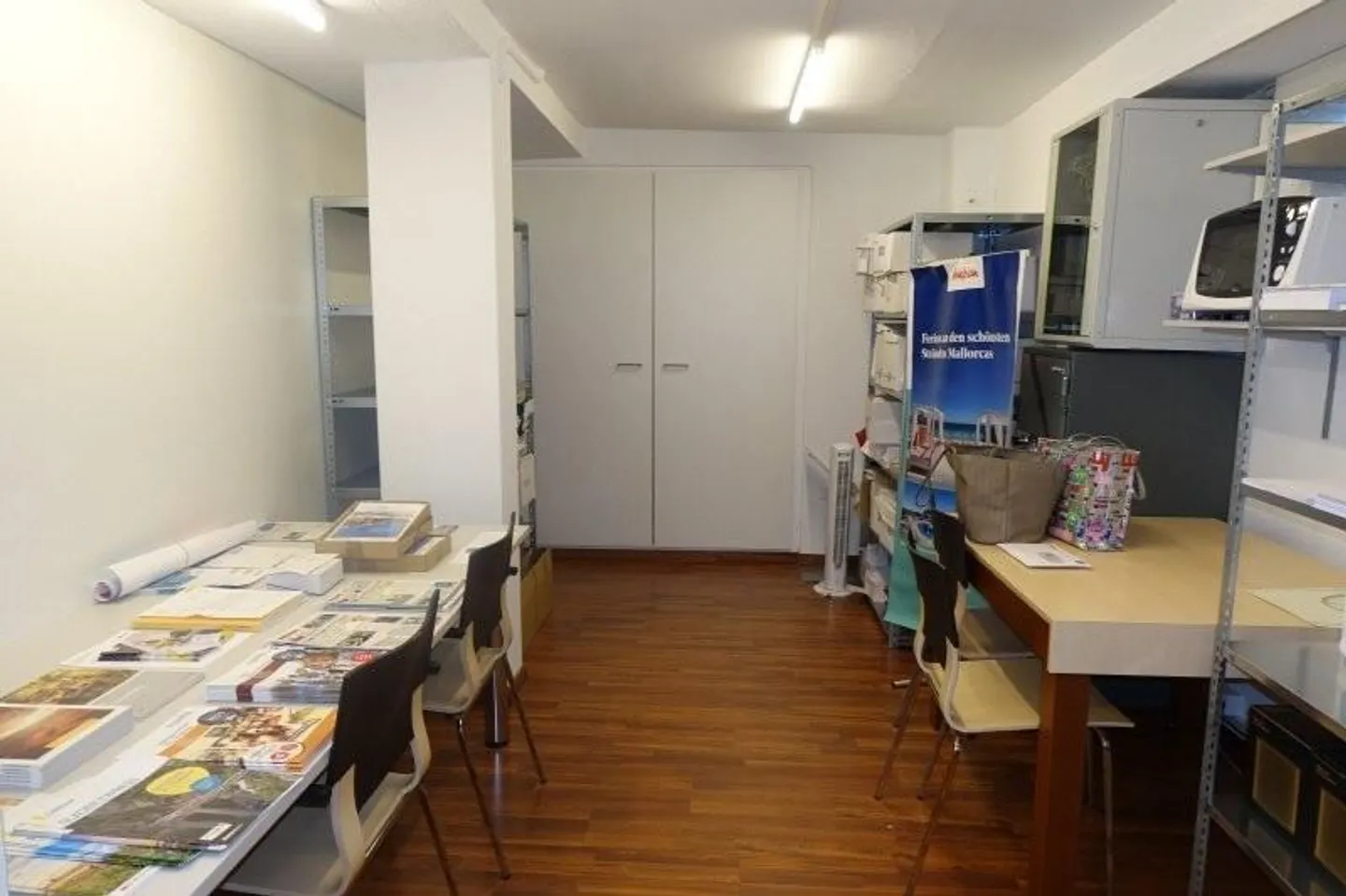 Retail space in a prime location! - Photo 4 of 5