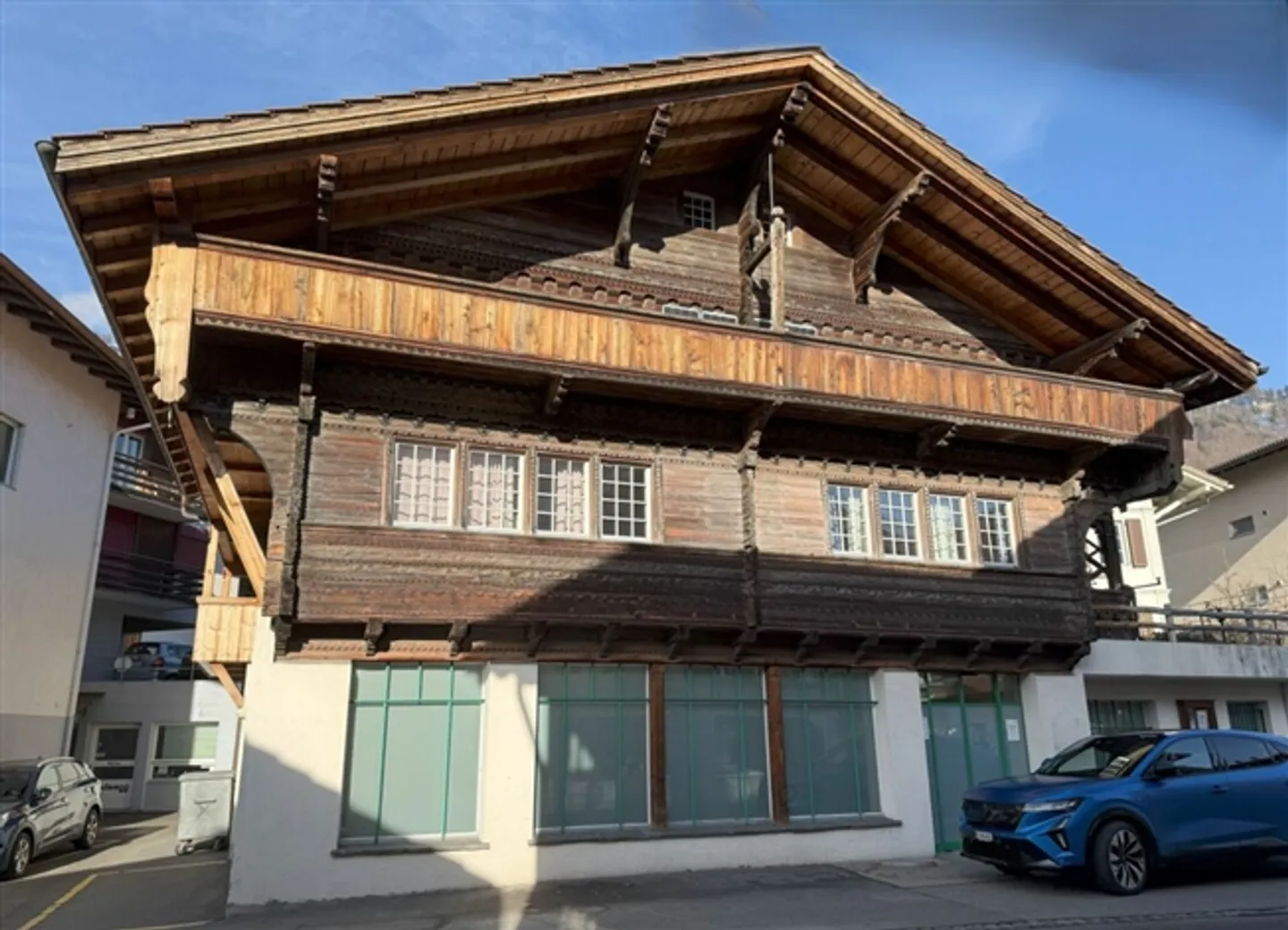 Residential and commercial building in a central location - Photo 1 of 20