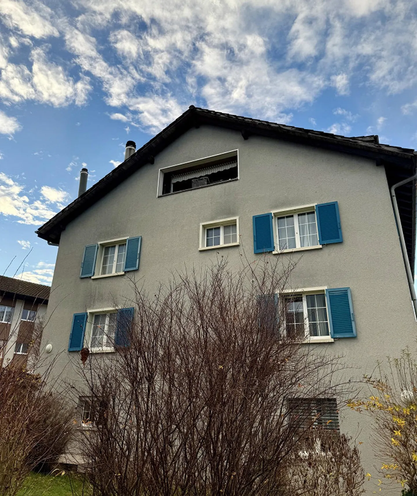 Appartamento attico attraente di 5,5 locali con balcone est e un po' di vista sul lago - Foto 8 di 8