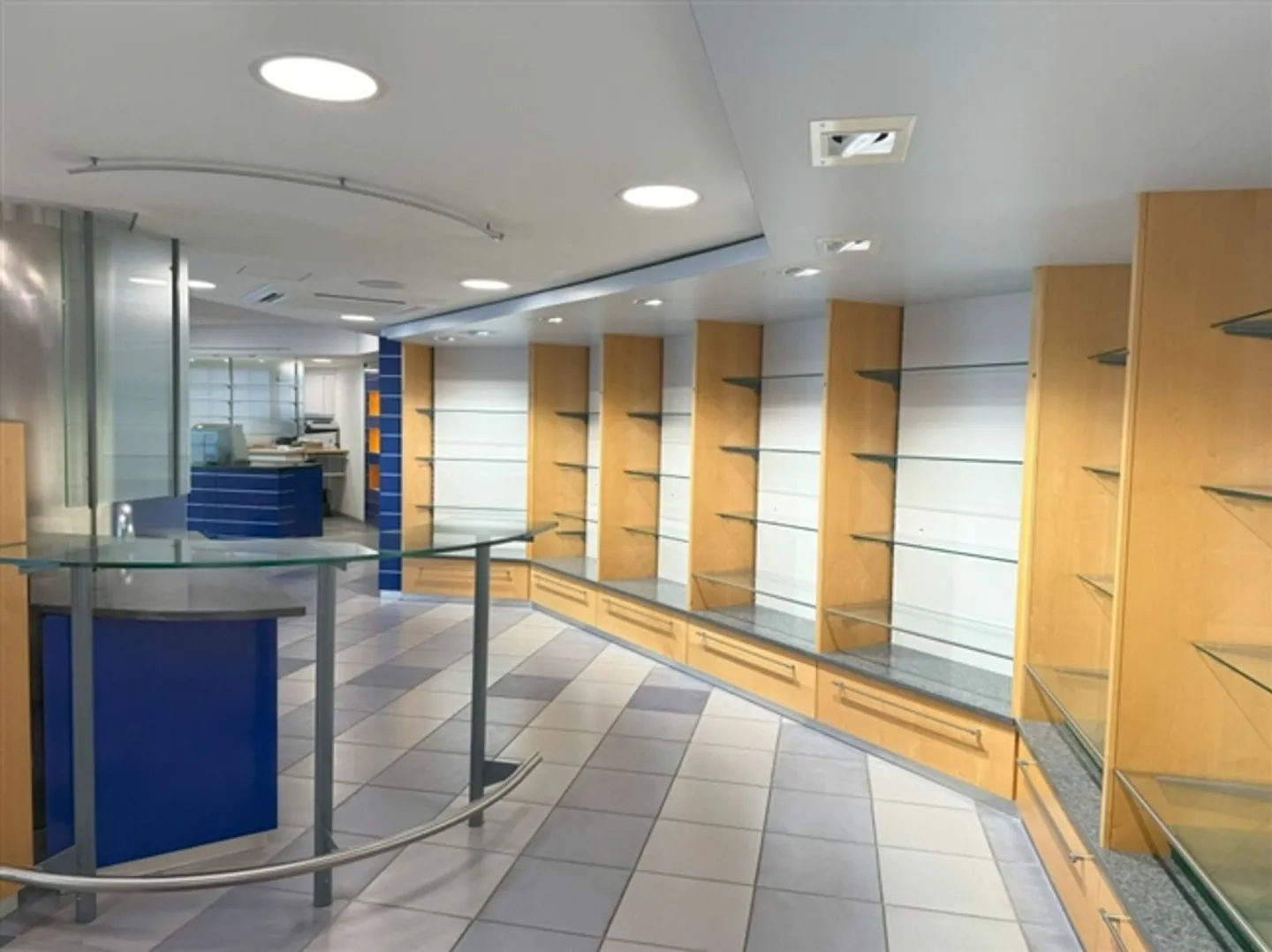 Residential and commercial building in a central location - Photo 4 of 20