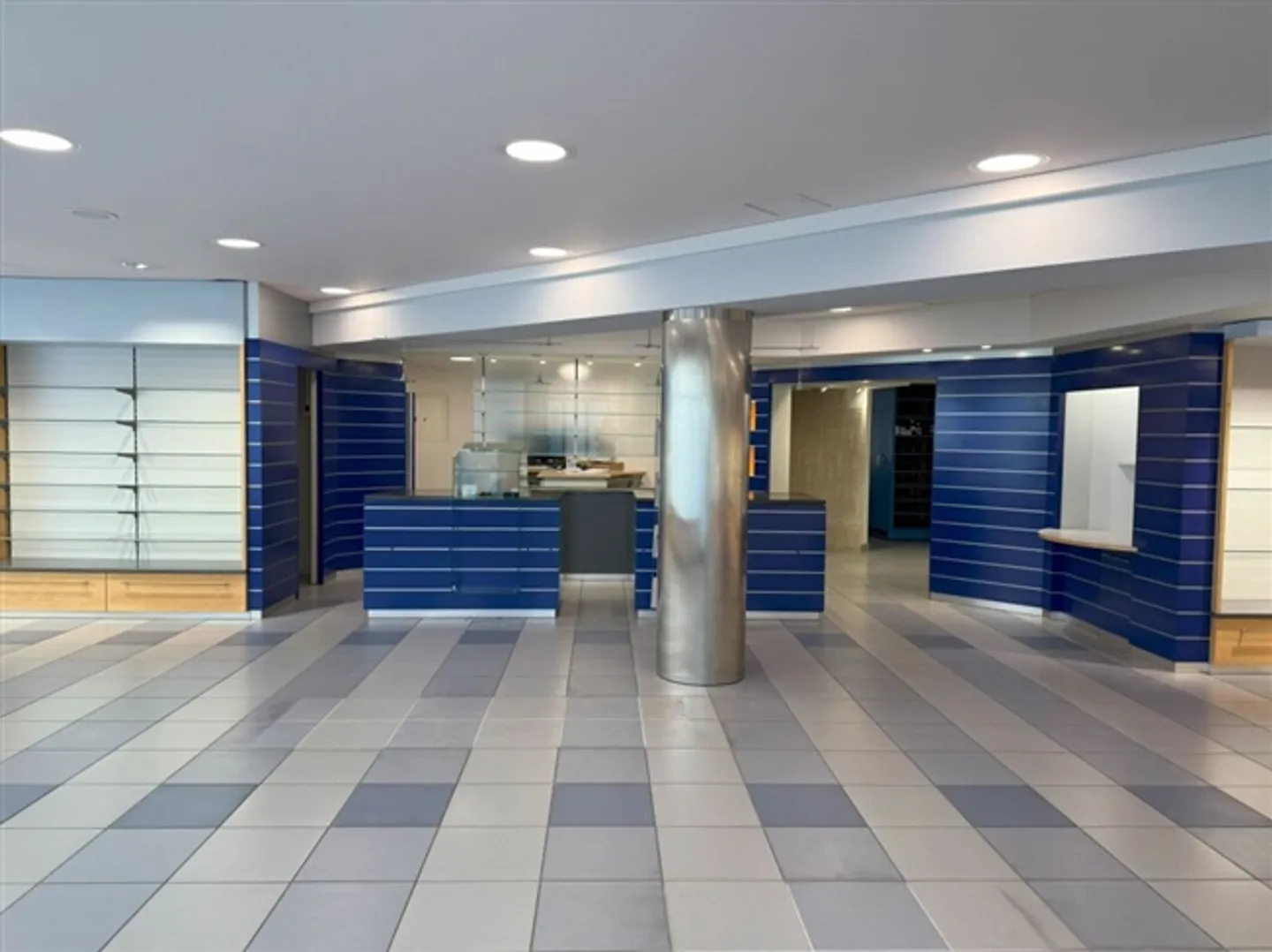 Residential and commercial building in a central location - Photo 6 of 20