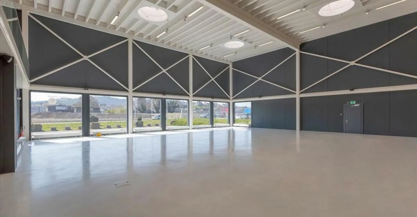 Spacious Commercial Space in Avenches - Photo 4 of 8