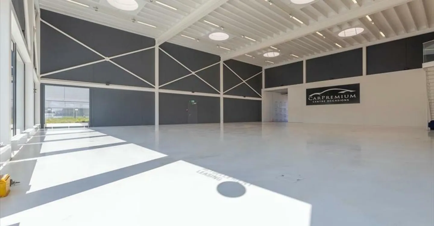 Spacious Commercial Space in Avenches - Photo 2 of 8