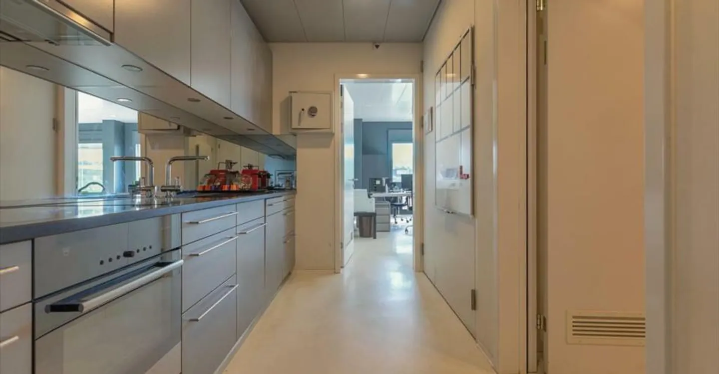 Spacious Commercial Space in Avenches - Photo 7 of 8