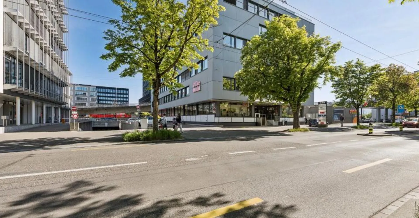 Maximum Visibility - Retail Space in a High-Footfall Location - Photo 1 of 5