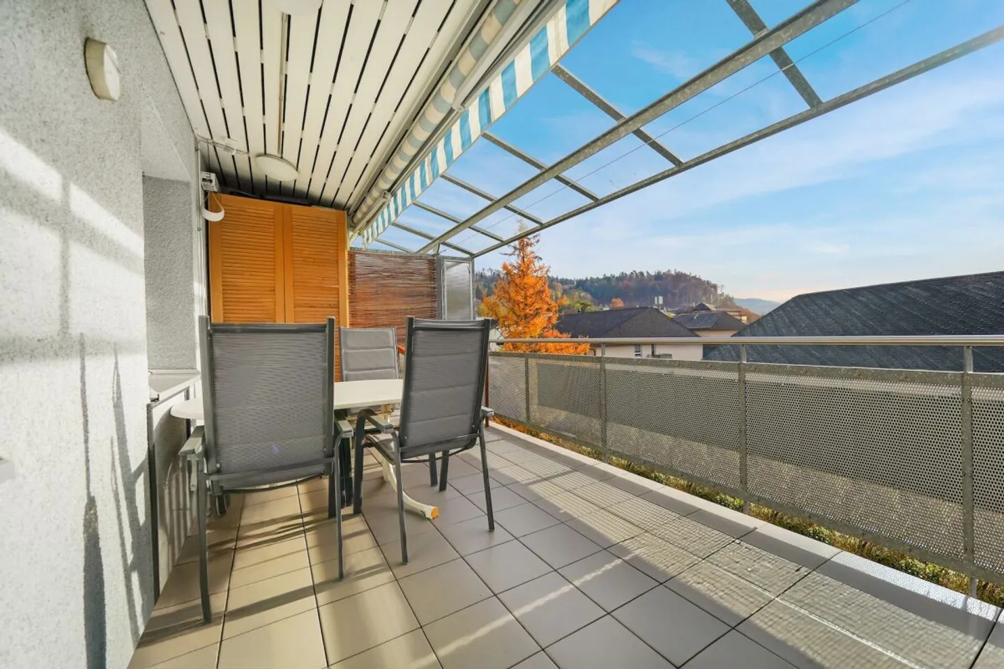 Schöne 4.5 Zimmer Dachwohnung an zentraler, ruhiger Lage - Foto 2 von 13