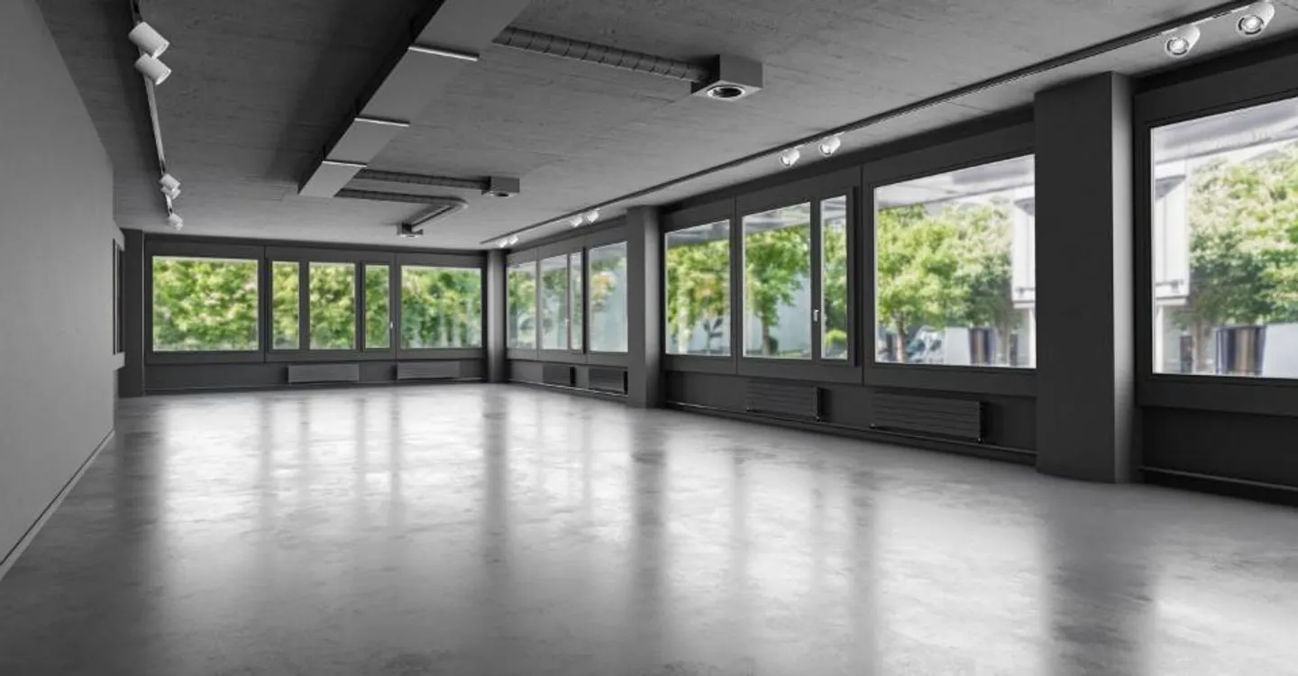 Maximum Visibility - Retail Space in a High-Footfall Location - Photo 4 of 5