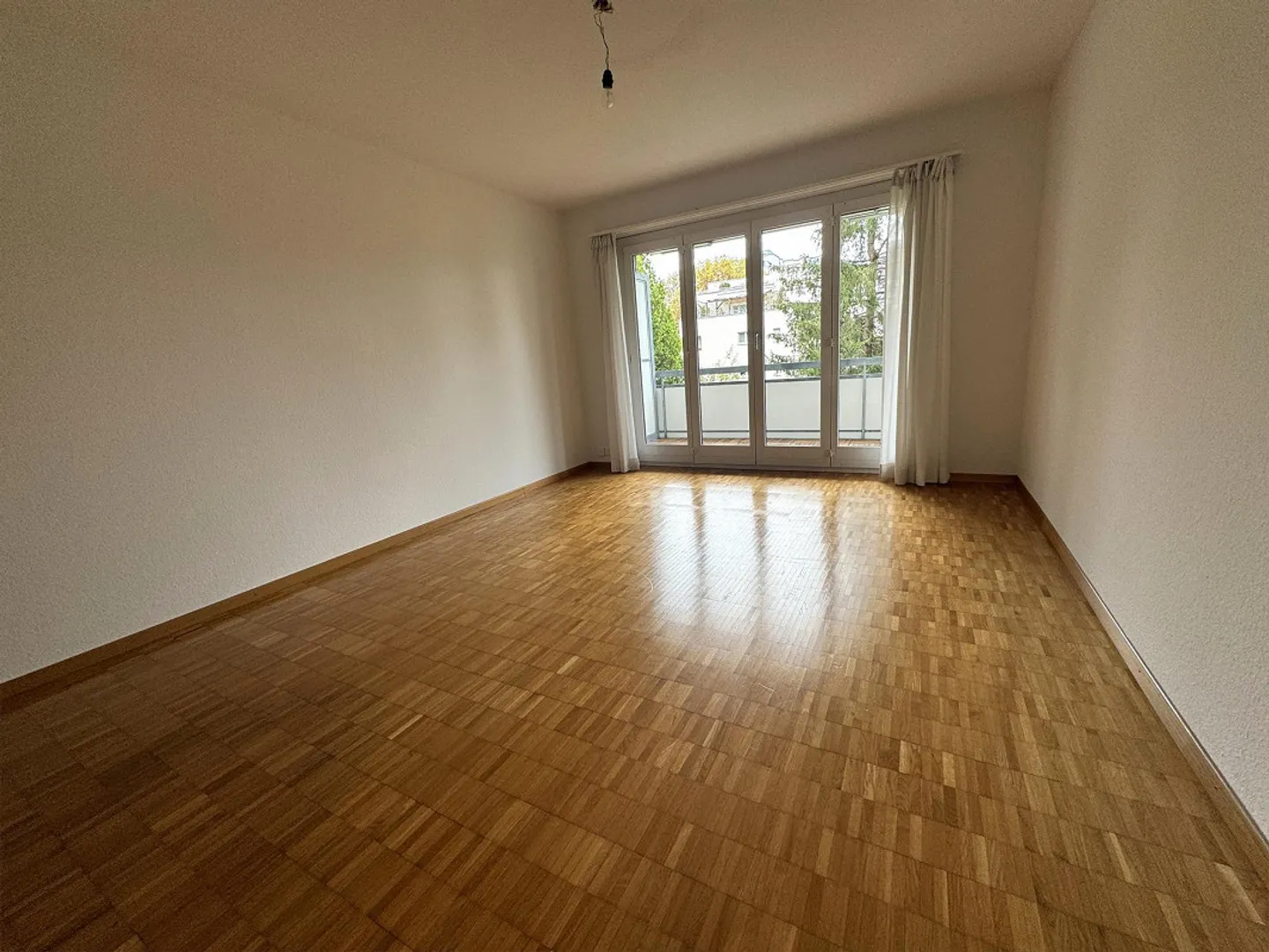 grosszügige 3.5-Zimmer-Wohnung in gepflegtem Mehrfamilienhaus - Foto 3 von 9