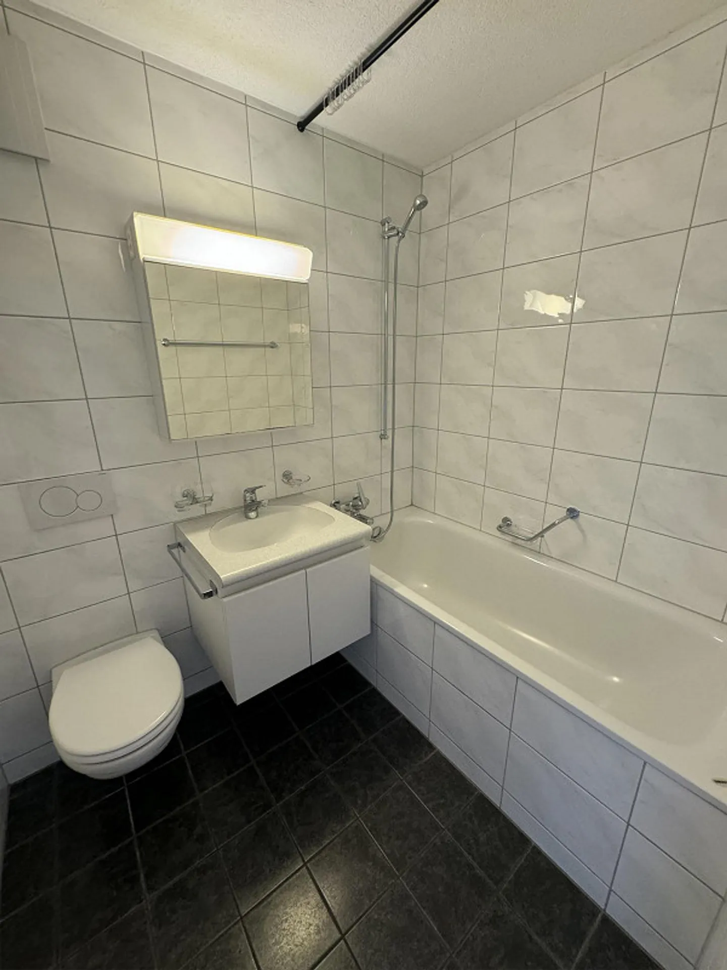 grosszügige 3.5-Zimmer-Wohnung in gepflegtem Mehrfamilienhaus - Foto 8 von 9