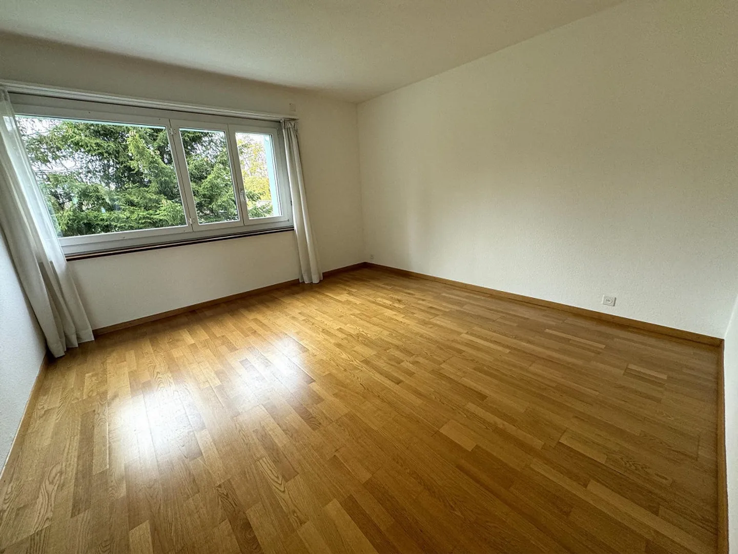 grosszügige 3.5-Zimmer-Wohnung in gepflegtem Mehrfamilienhaus - Foto 7 von 9