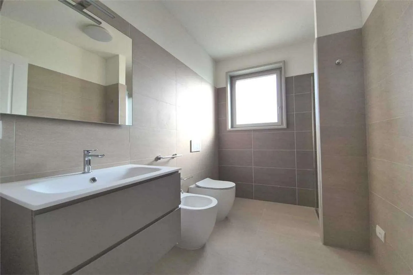 Chiasso 2.5 Zimmer Neu in einer Prestige-Residenz - Foto 6 von 7