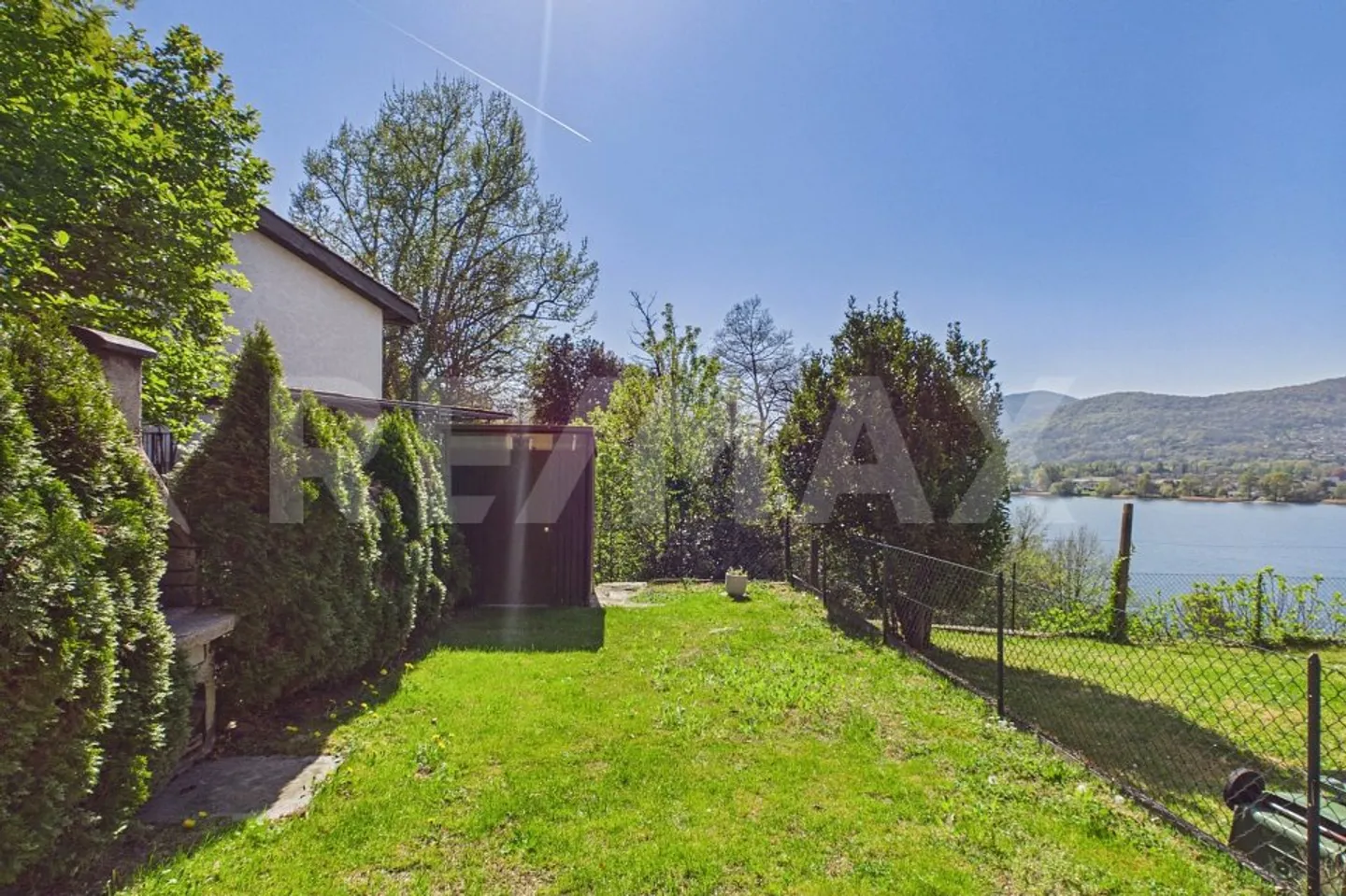 Charming Cottage with Lake View - Photo 5 of 13