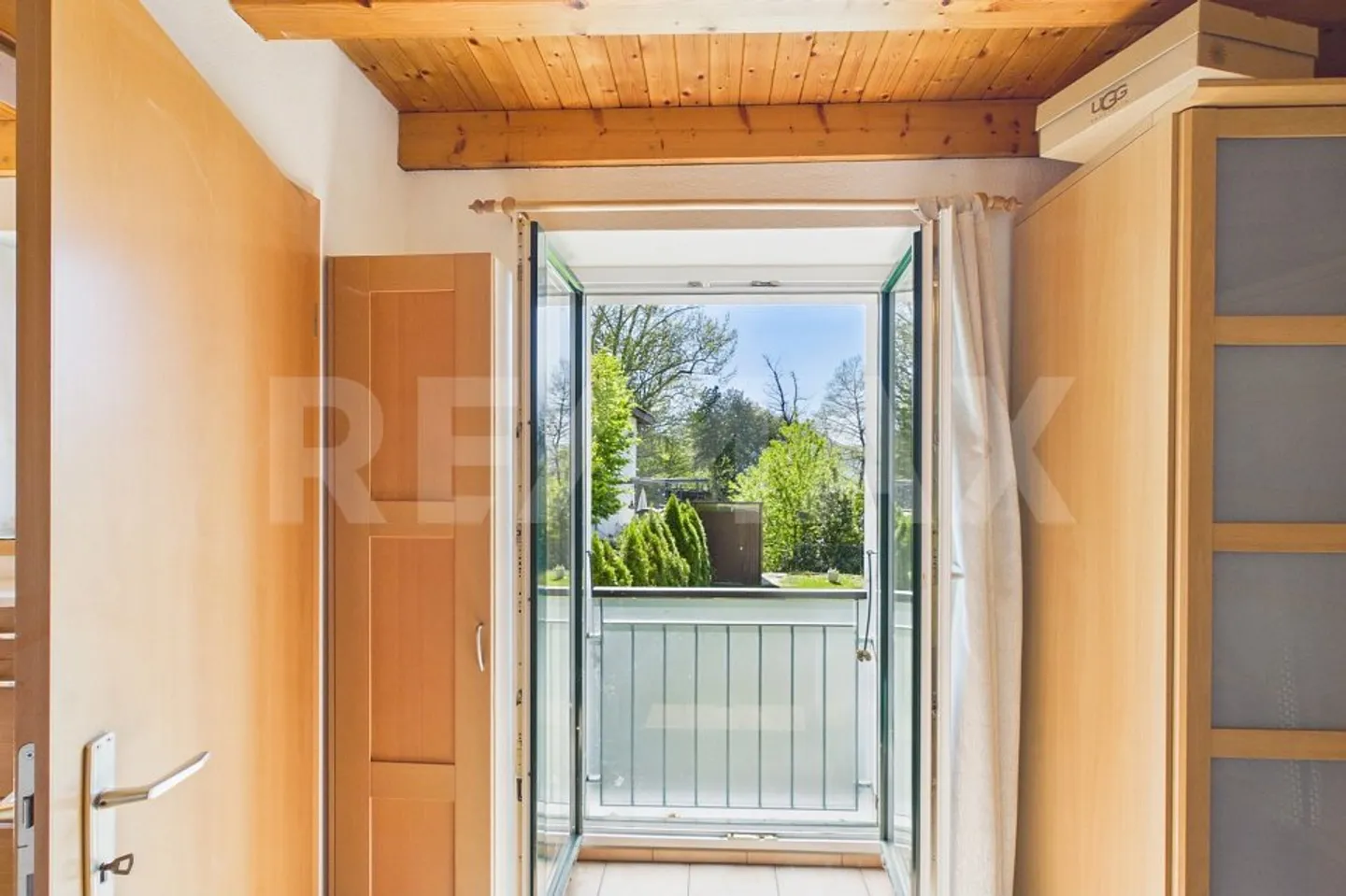 Charming Cottage with Lake View - Photo 10 of 13