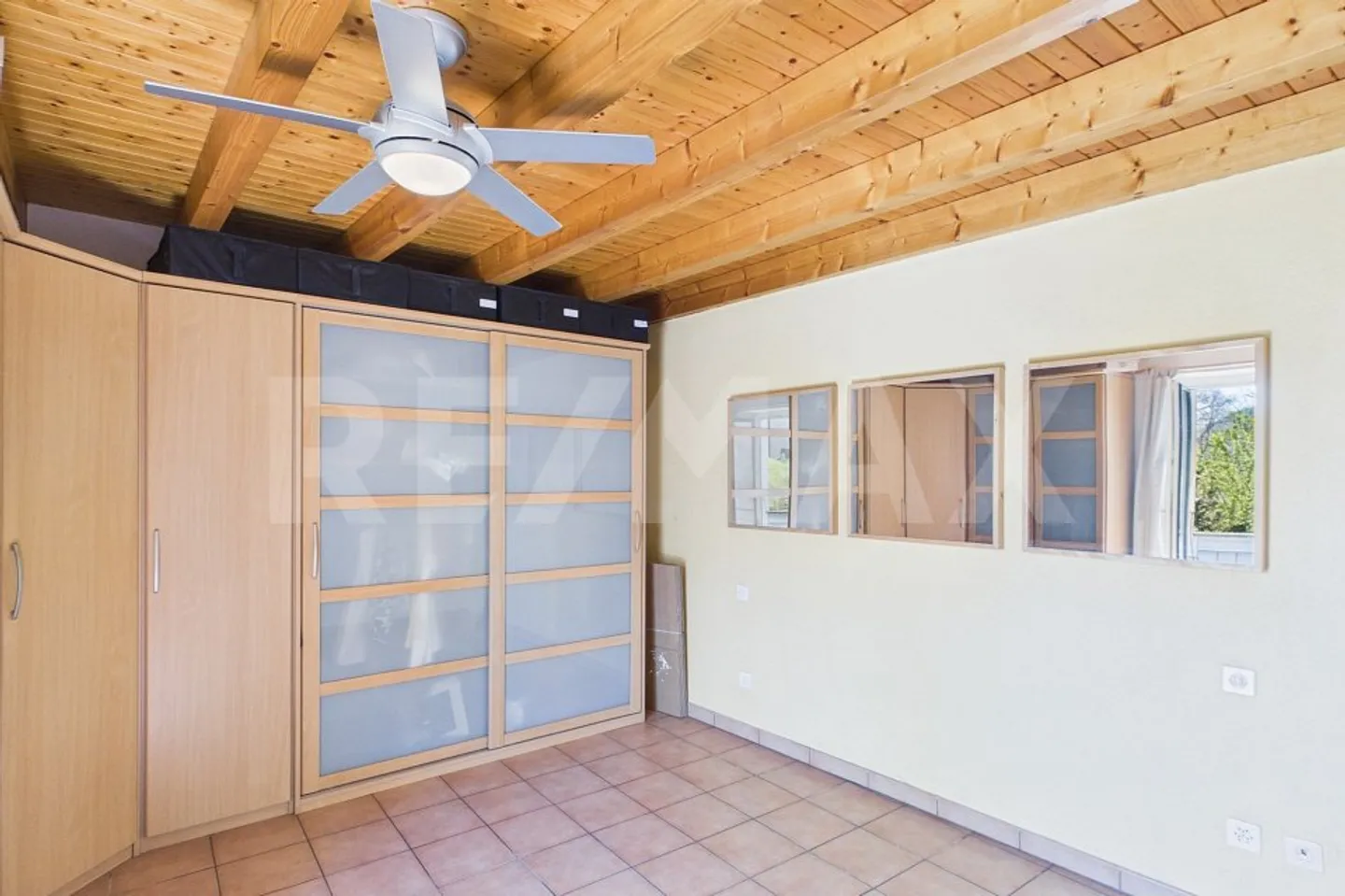 Charming Cottage with Lake View - Photo 11 of 13