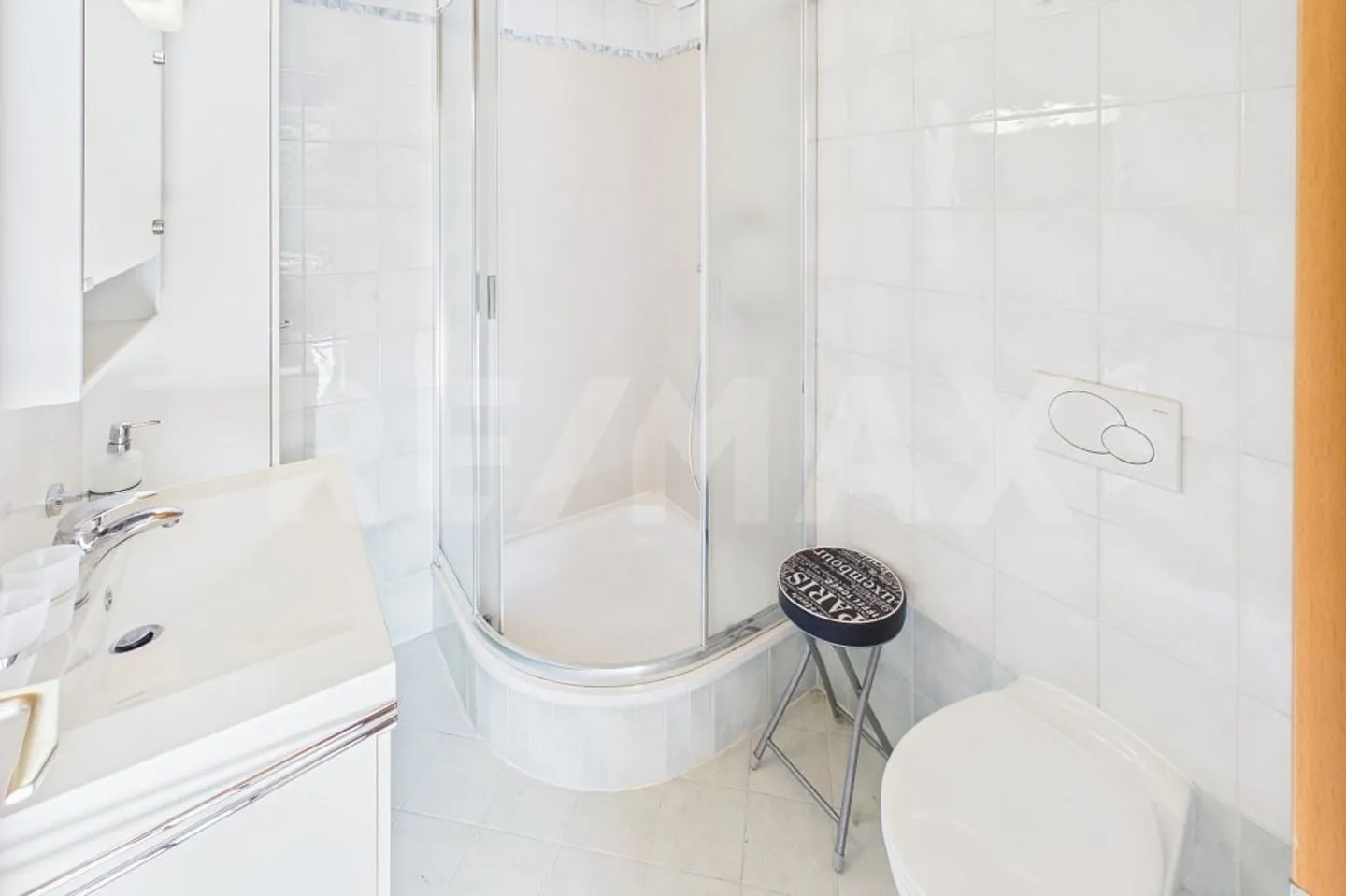 Charming Cottage with Lake View - Photo 13 of 13