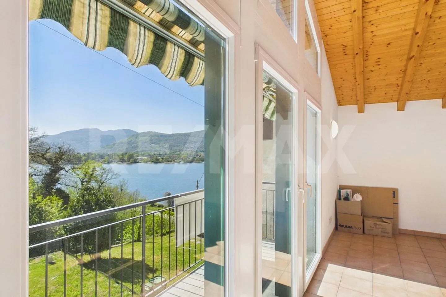 Charming Cottage with Lake View - Photo 3 of 13