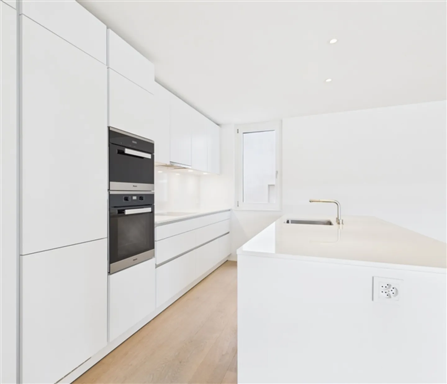 Casa moderna con ascensore, molta luce e magnifica vista sulle montagne - Foto 2 di 12