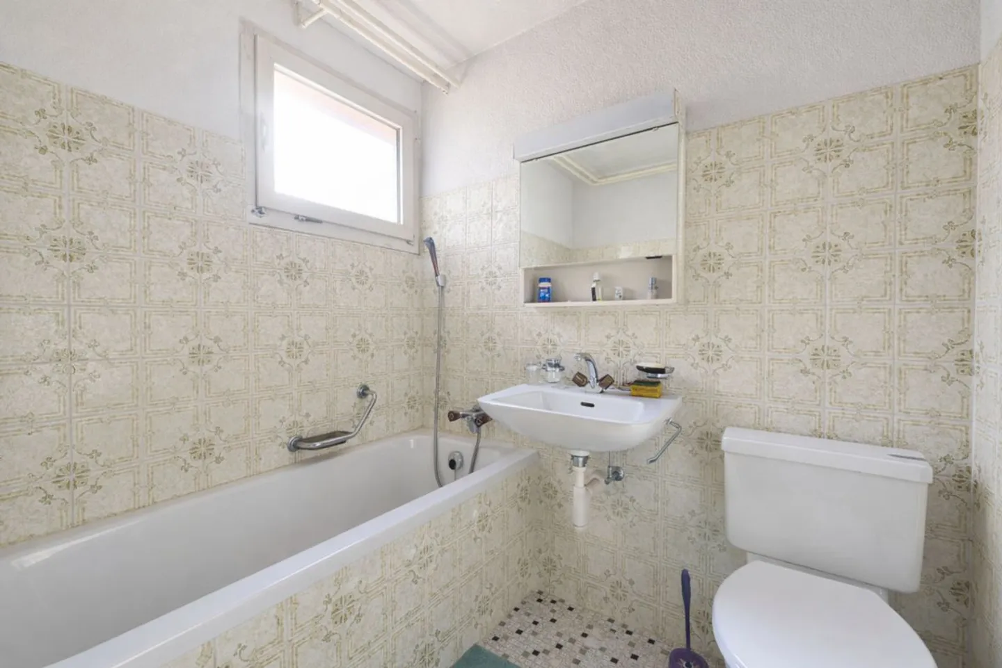 Maison sur un grand terrain de 1'303 m² - Bon potentiel de développement - Photo 8 sur 13