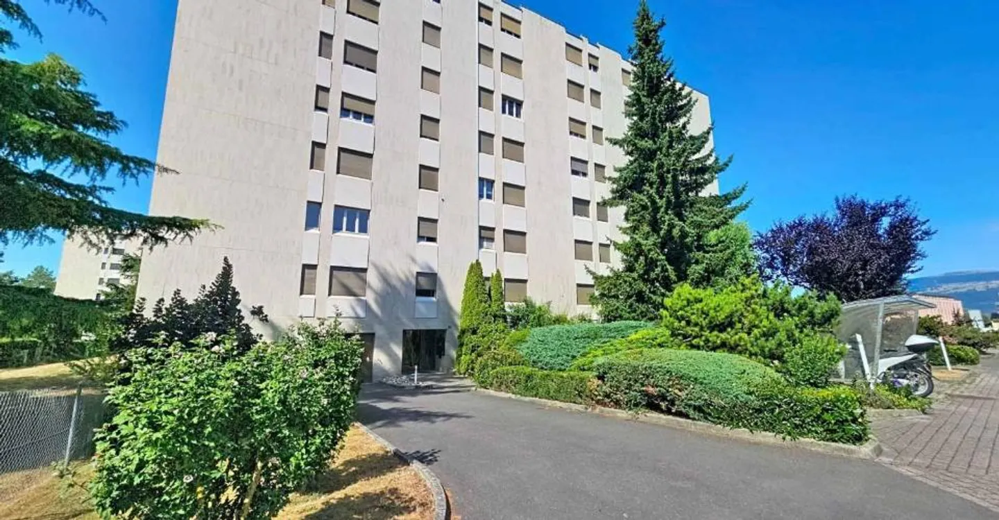 Elegante appartamento familiare di 4,5 locali con camino e loggia - Foto 1 di 12