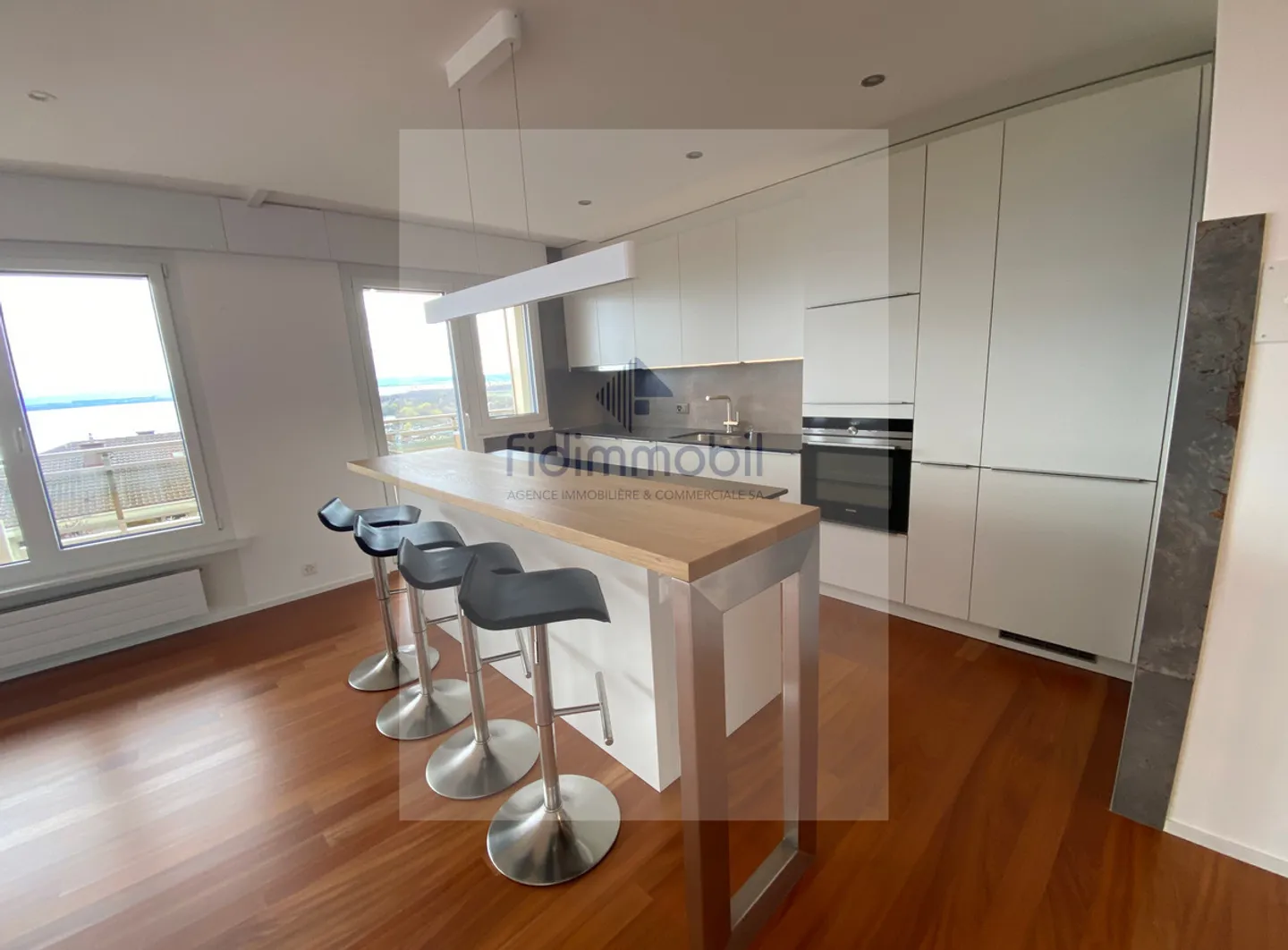 COMPLETELY RENOVATED APARTMENT WITH UNOBSTRUCTED VIEW OF THE LAKE - Photo 3 of 10