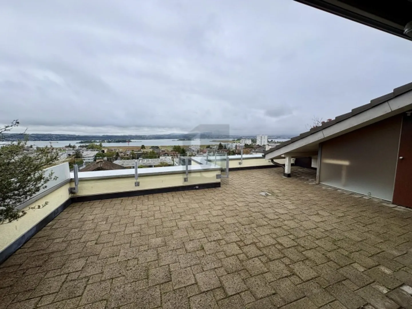 «RUHIG, ZENTRAL UND MIT SEESICHT» - Foto 1 von 6