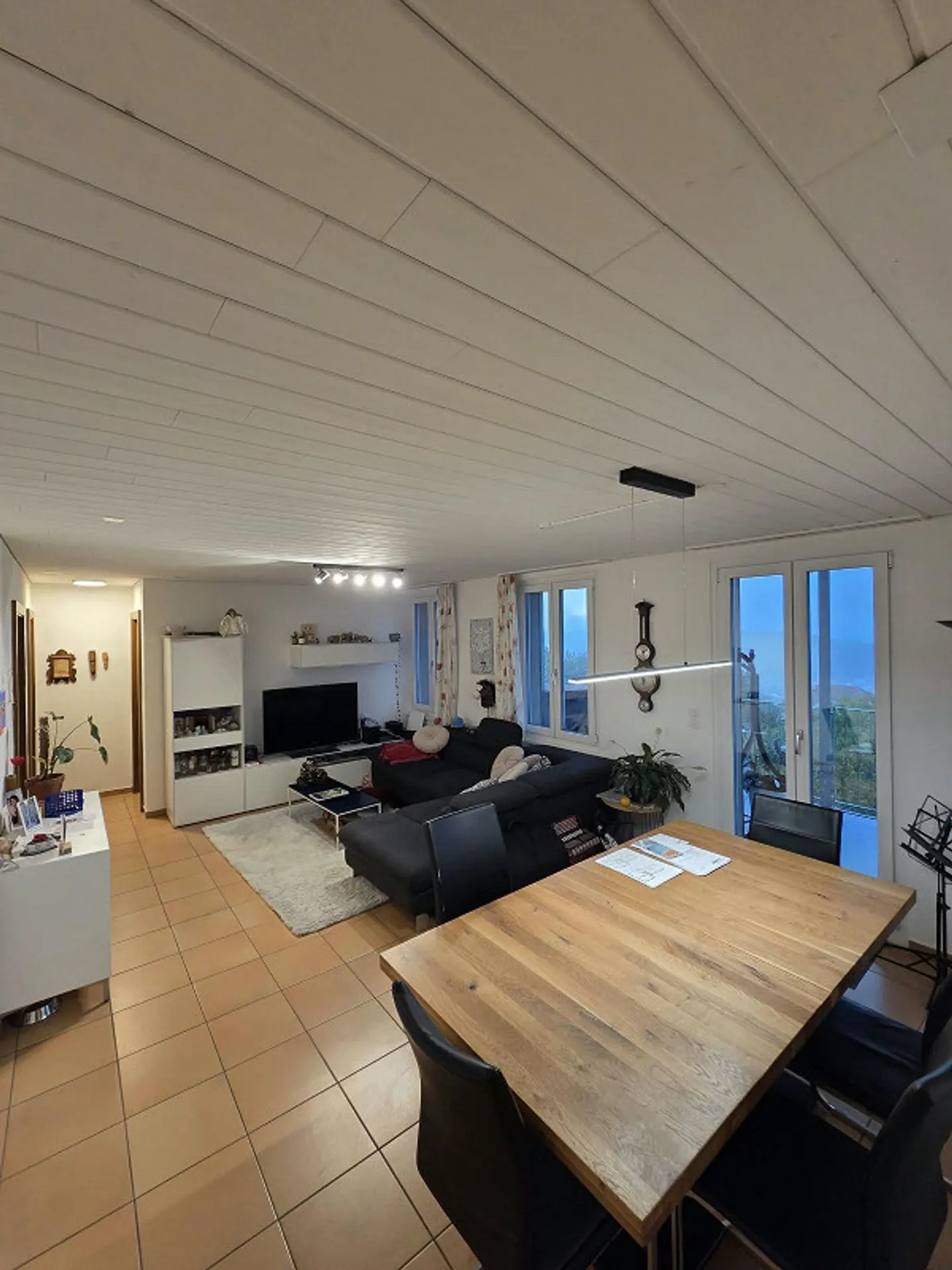 Appartamento 5 ½ locali con balcone (vista lago) - Foto 2 di 8