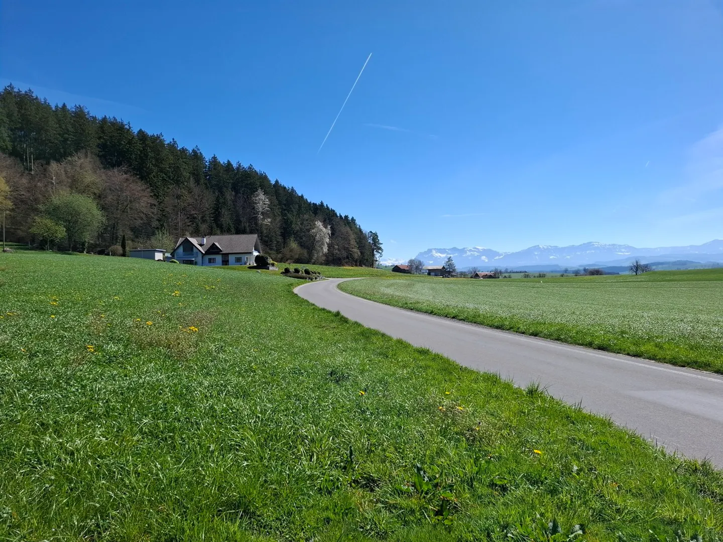 Spacious Family Paradise with Garden and Panoramic View - Photo 2 of 13