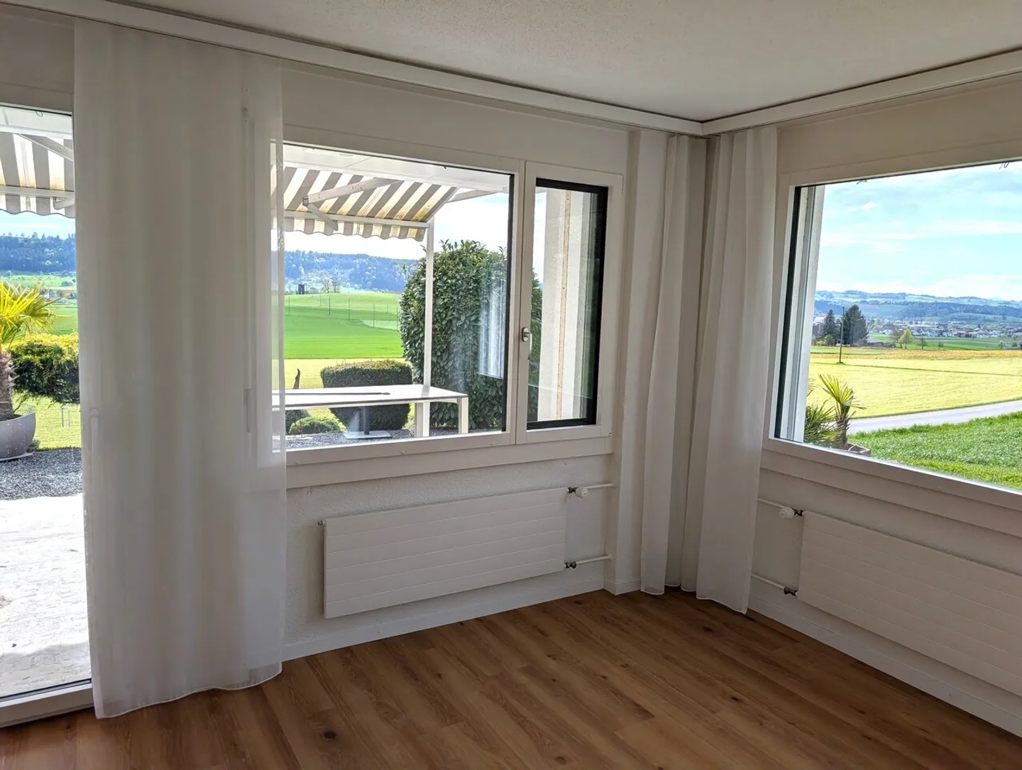 Spacious Family Paradise with Garden and Panoramic View - Photo 4 of 13