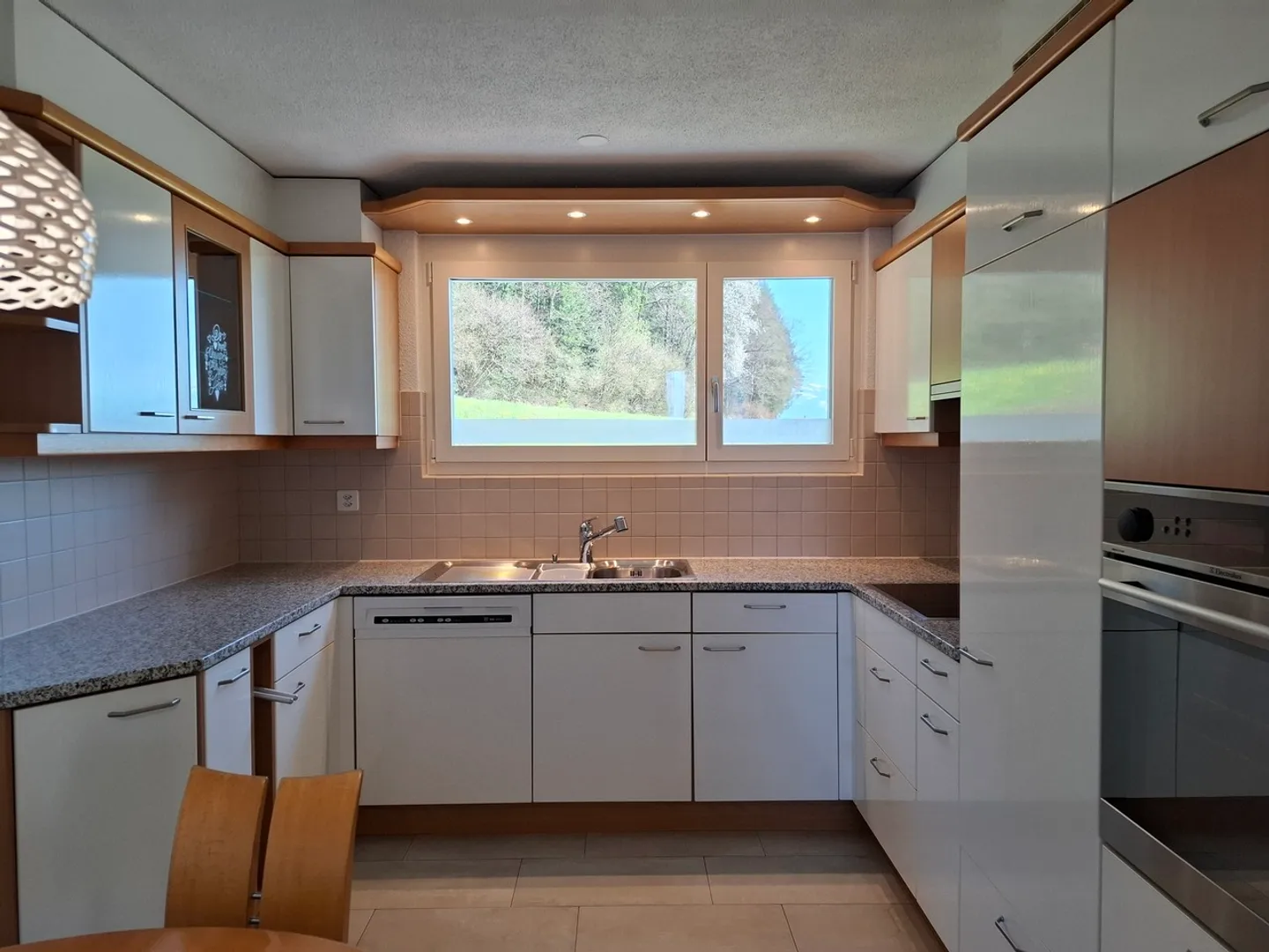 Spacious Family Paradise with Garden and Panoramic View - Photo 5 of 13