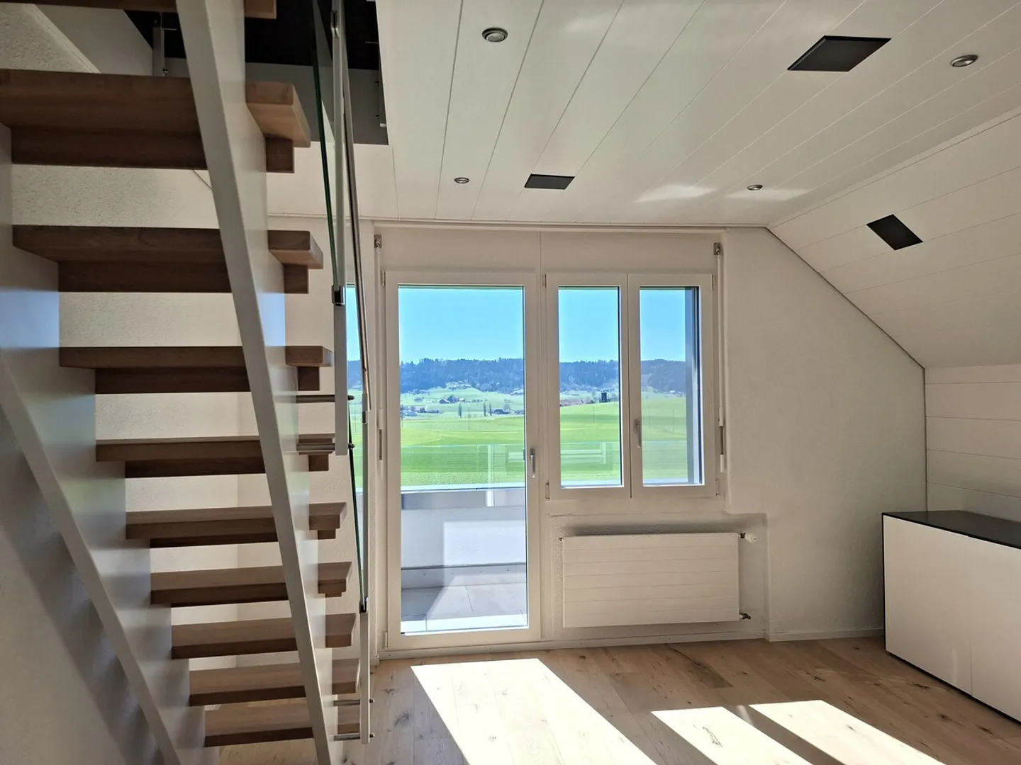 Spacious Family Paradise with Garden and Panoramic View - Photo 8 of 13