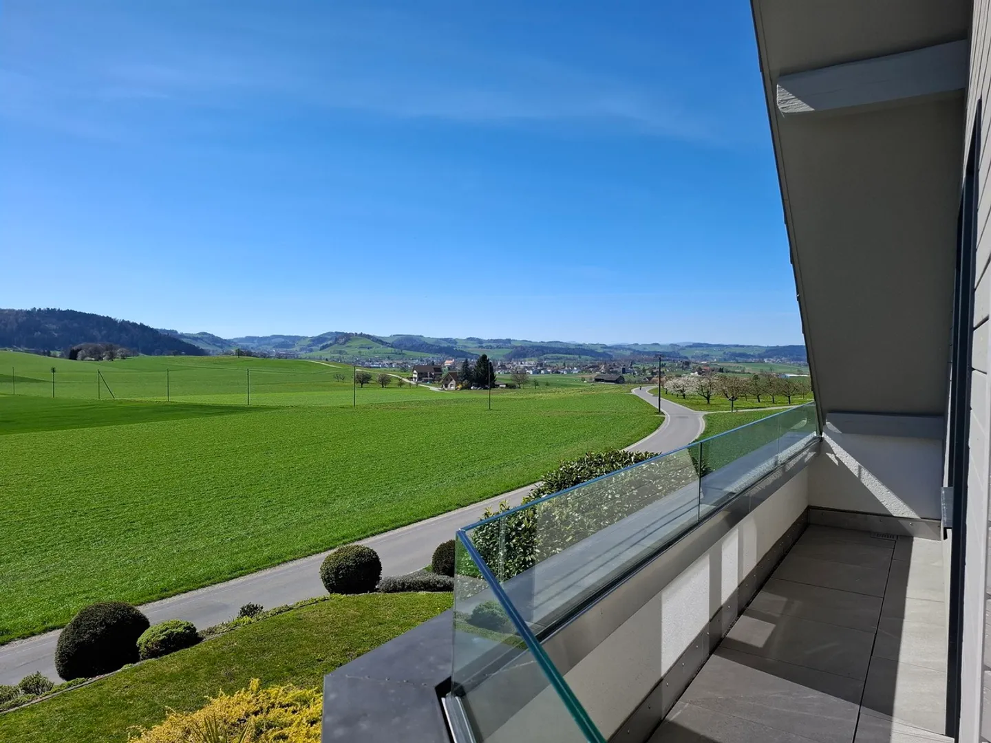 Spacious Family Paradise with Garden and Panoramic View - Photo 12 of 13