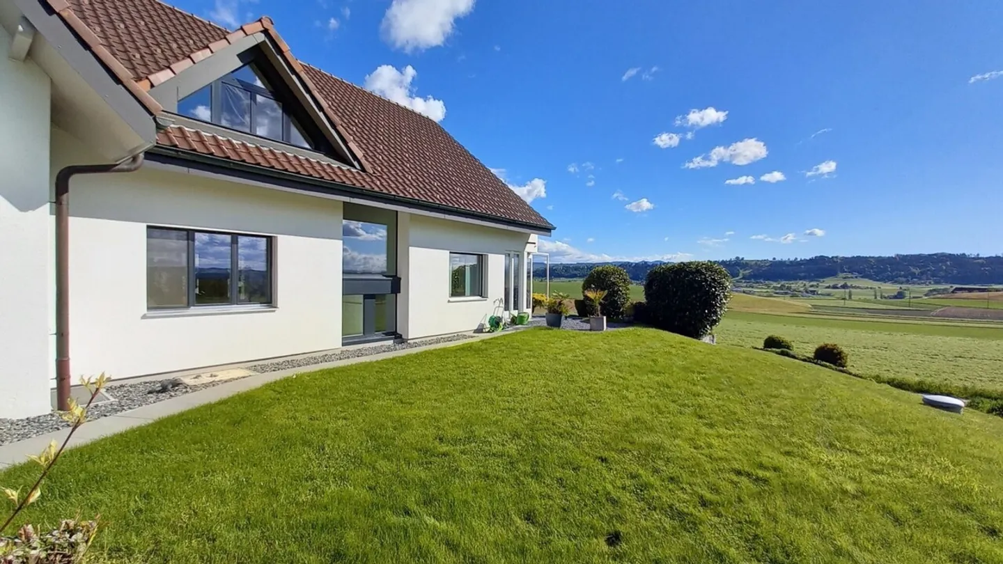 Spacious Family Paradise with Garden and Panoramic View - Photo 13 of 13