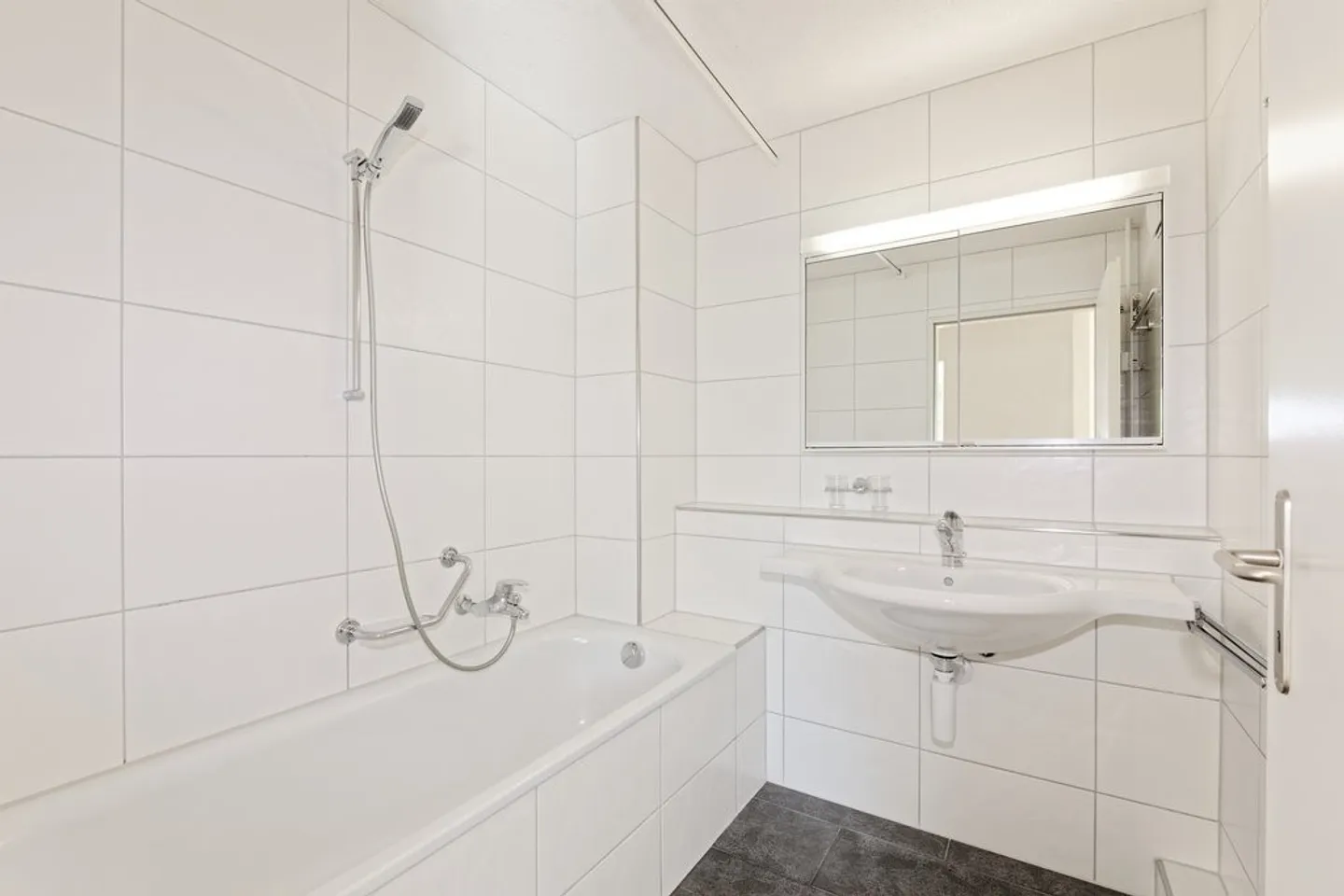 Appartement moderne de 4,5 pièces à Liestal - Photo 2 sur 5