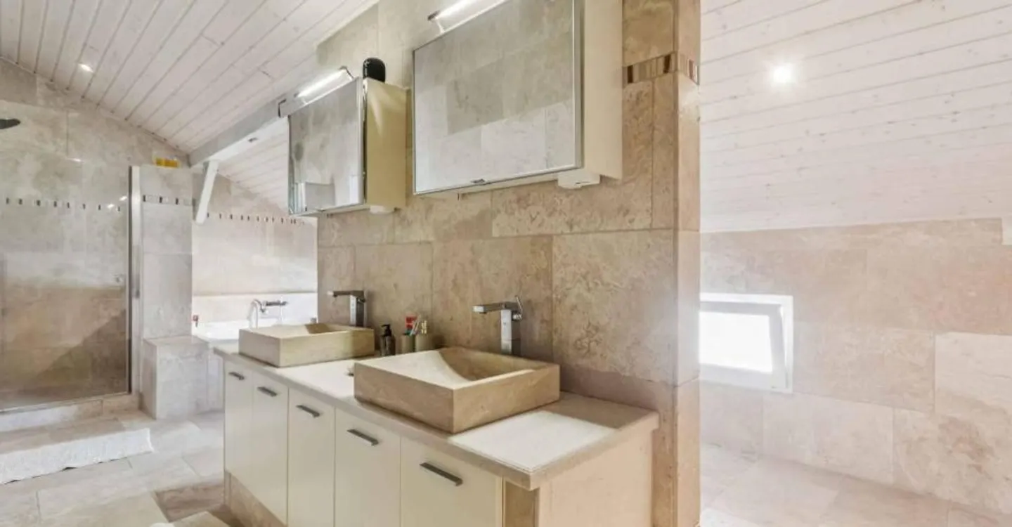 Exceptional property with indoor pool and wellness area - Photo 7 of 10