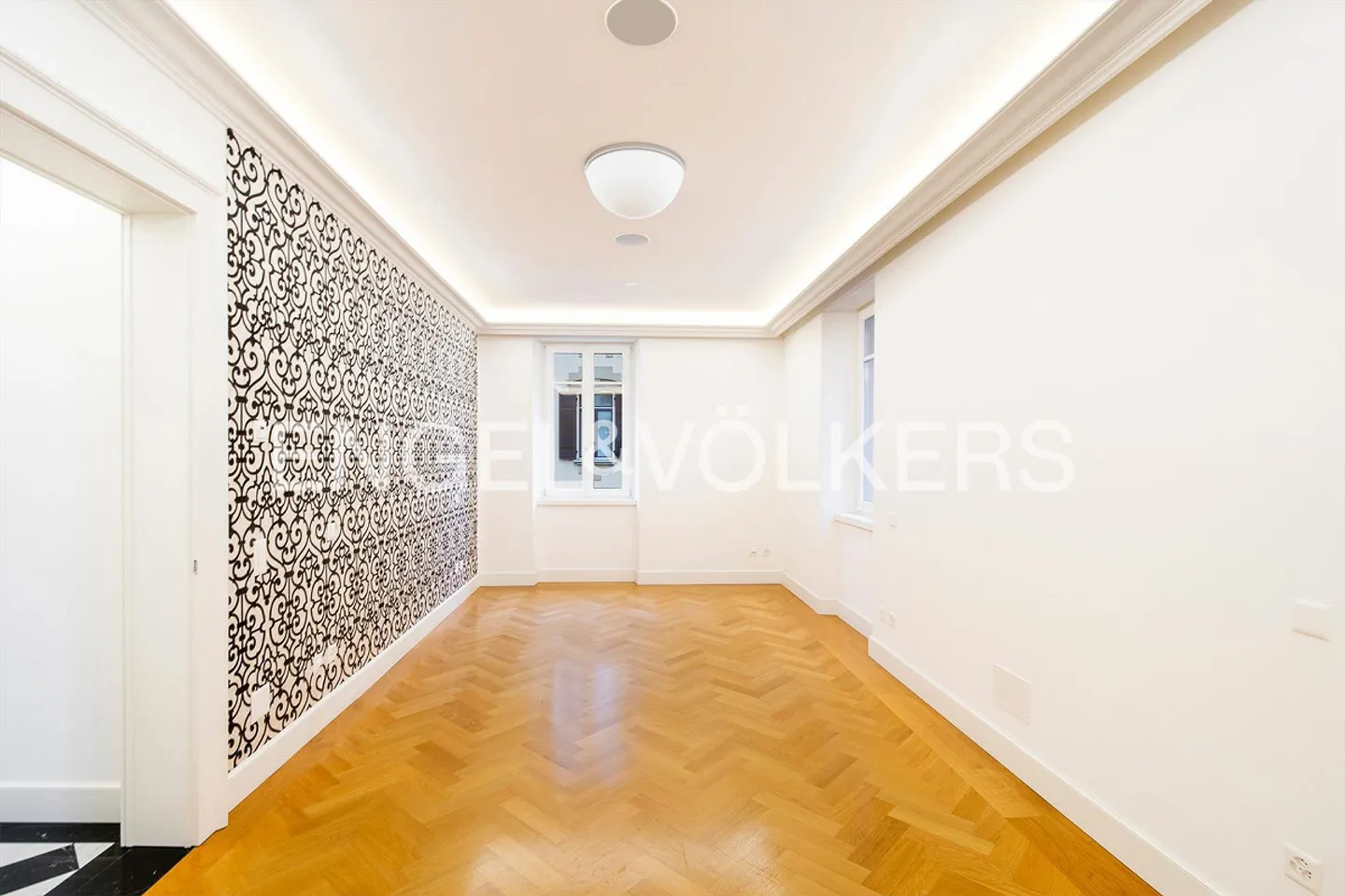 Renovated representative building in the center of Lugano - Photo 7 of 13