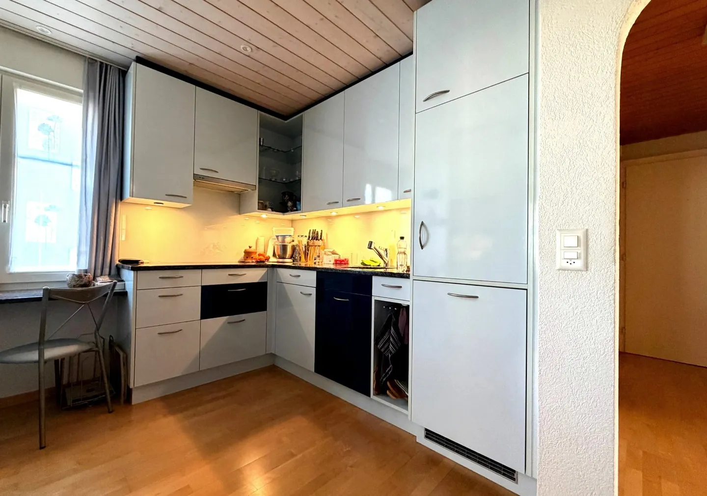 Maison individuelle avec appartement locatif et chambres - Photo 5 sur 11