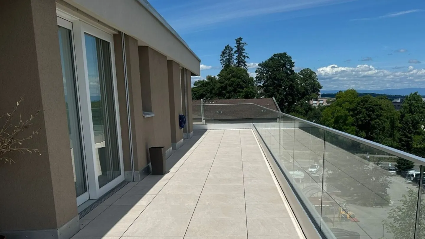 Fantastico attico, moderno con vista - Foto 3 di 11