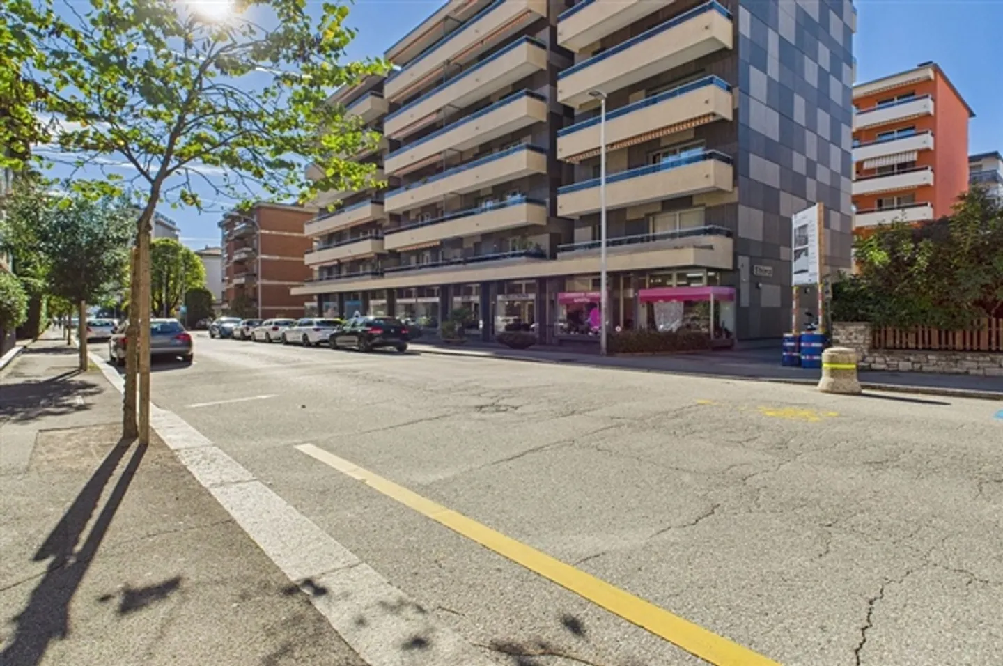 Lugano-Cassarate Commercial premises with great visibility for sale - Photo 3 of 12