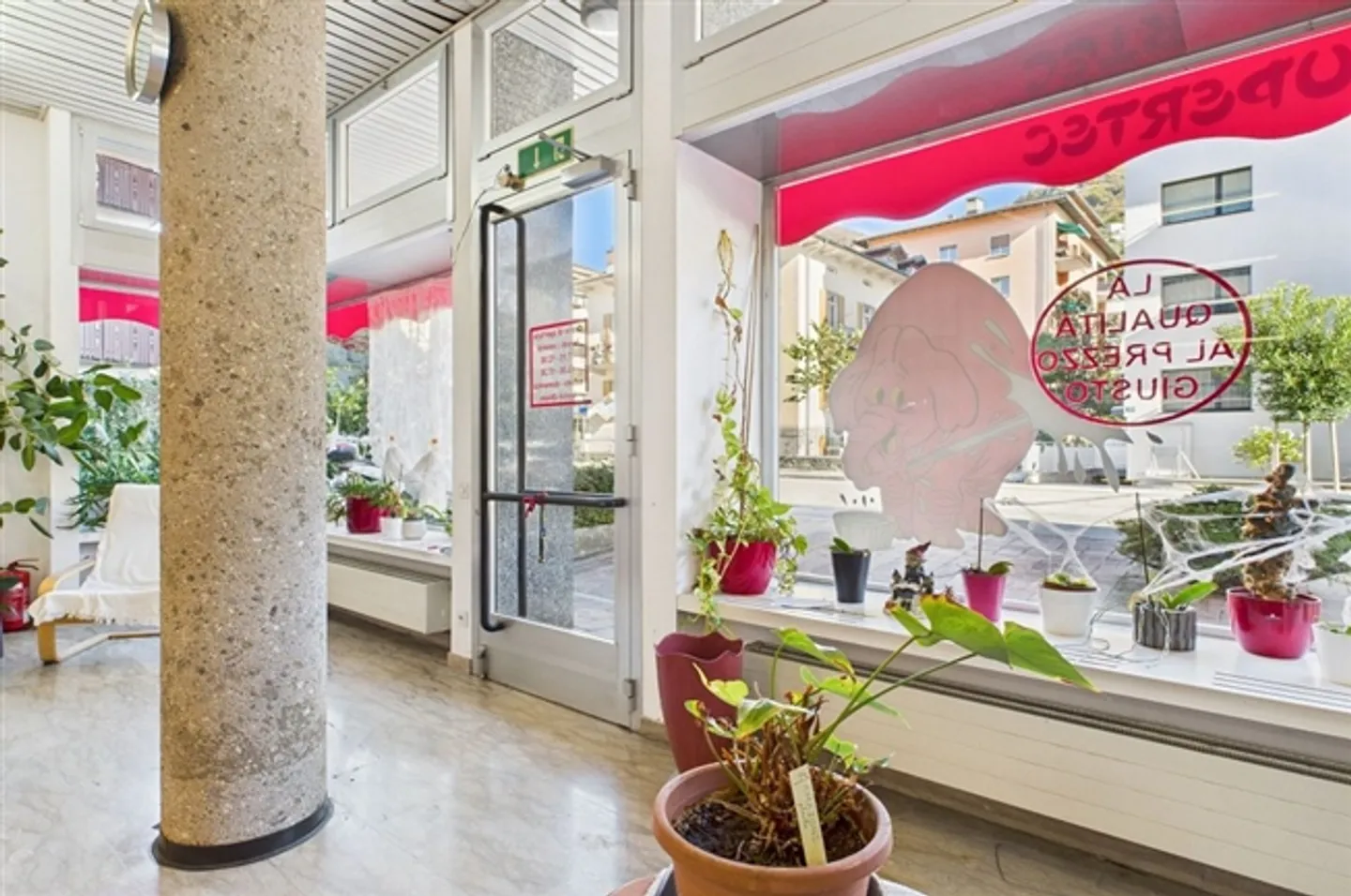 Lugano-Cassarate Commercial premises with great visibility for sale - Photo 6 of 12